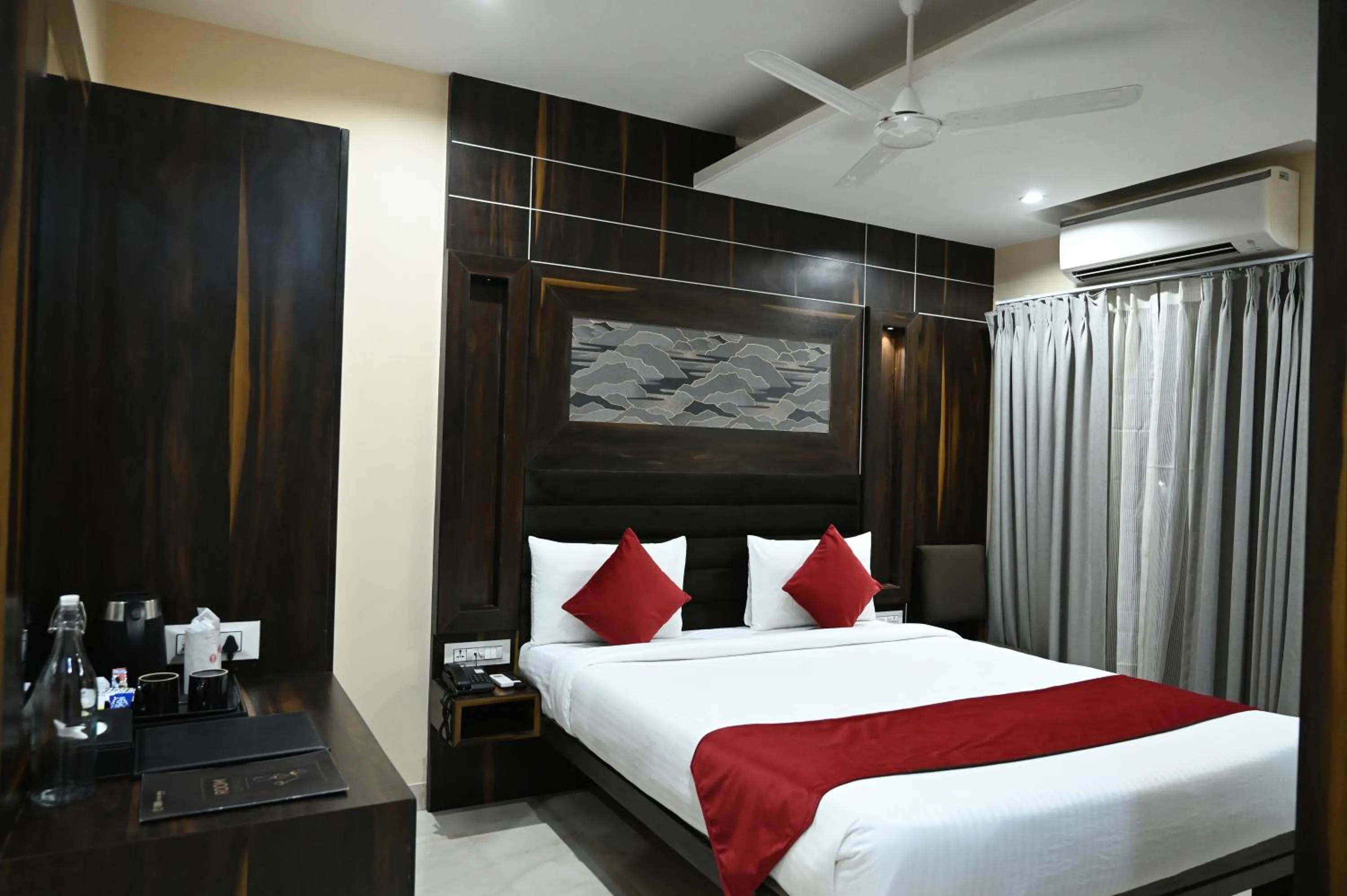 View (from property/room), Bed in Hotel Trax International