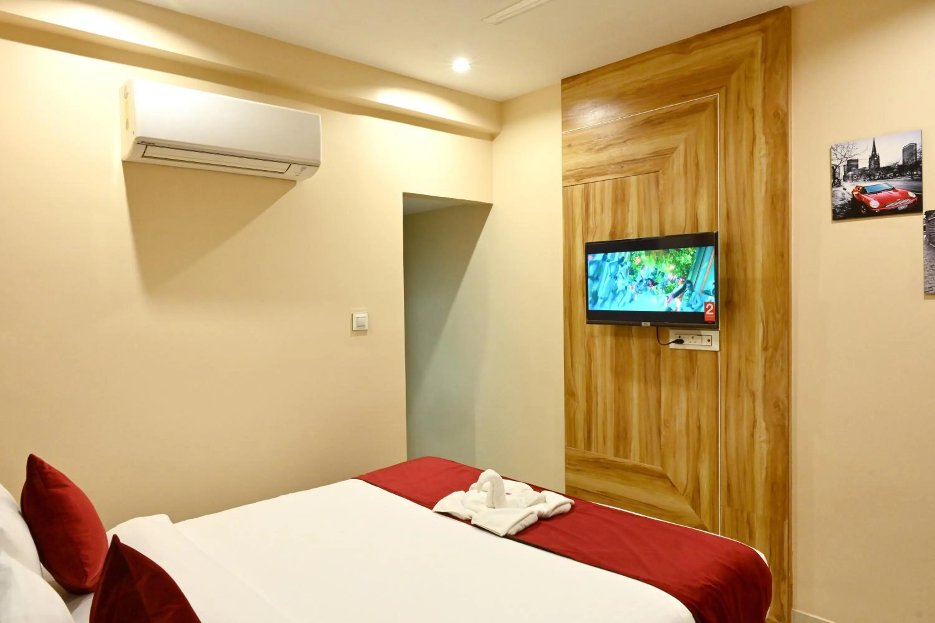 Bedroom, Bed in Hotel Trax International