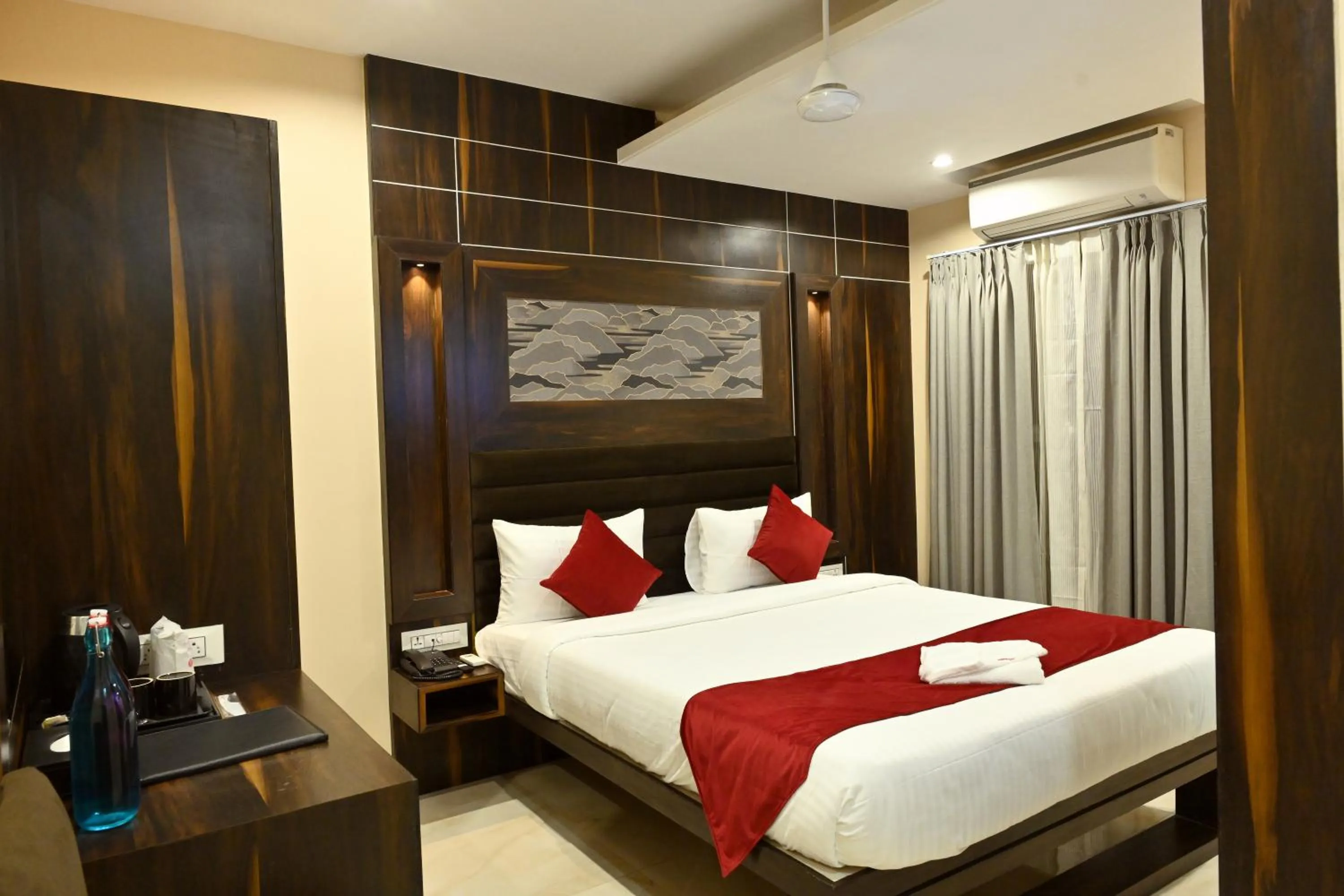 View (from property/room), Bed in Hotel Trax International