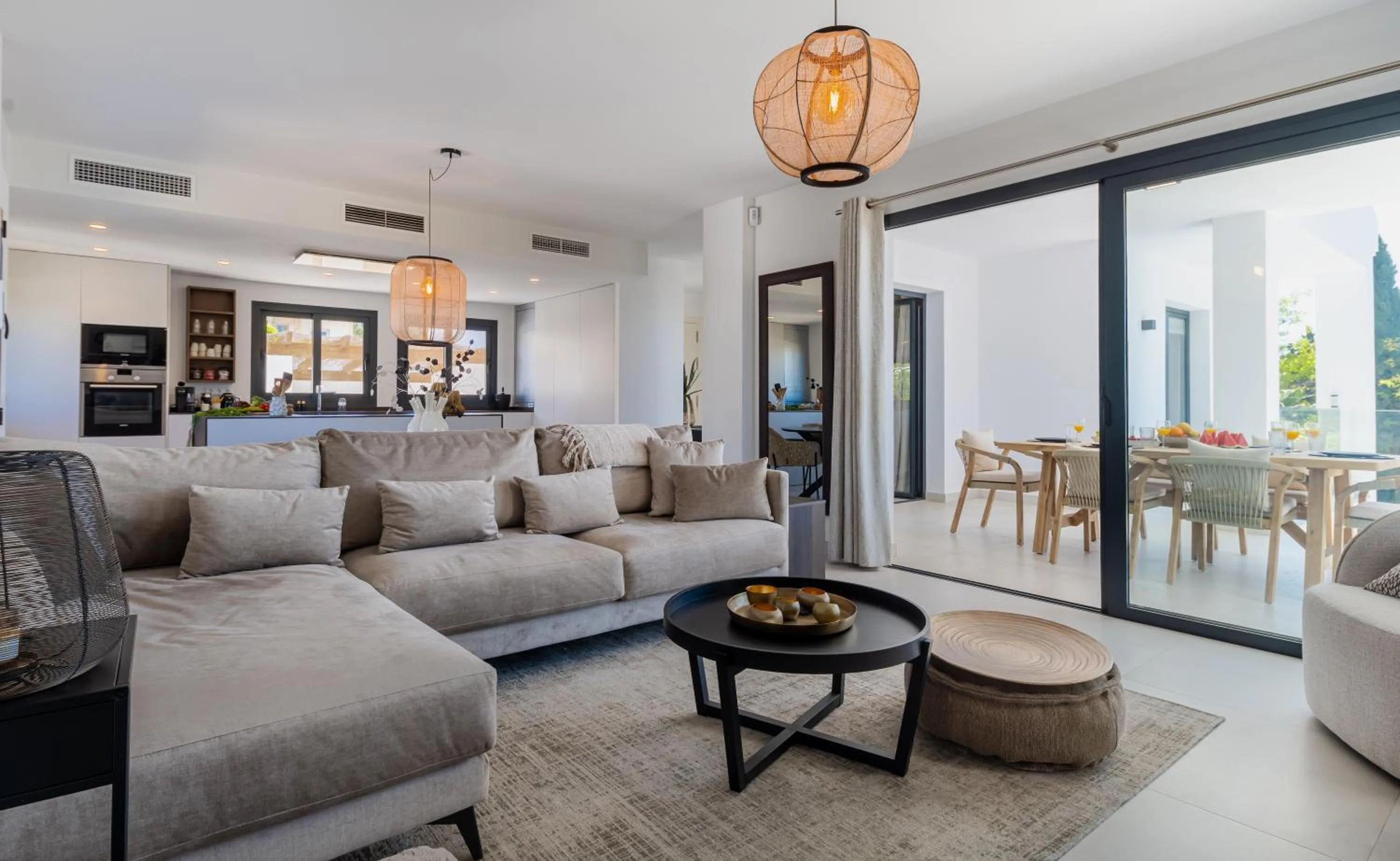 Wonderful Villa Near Beach with Mediterranean Views