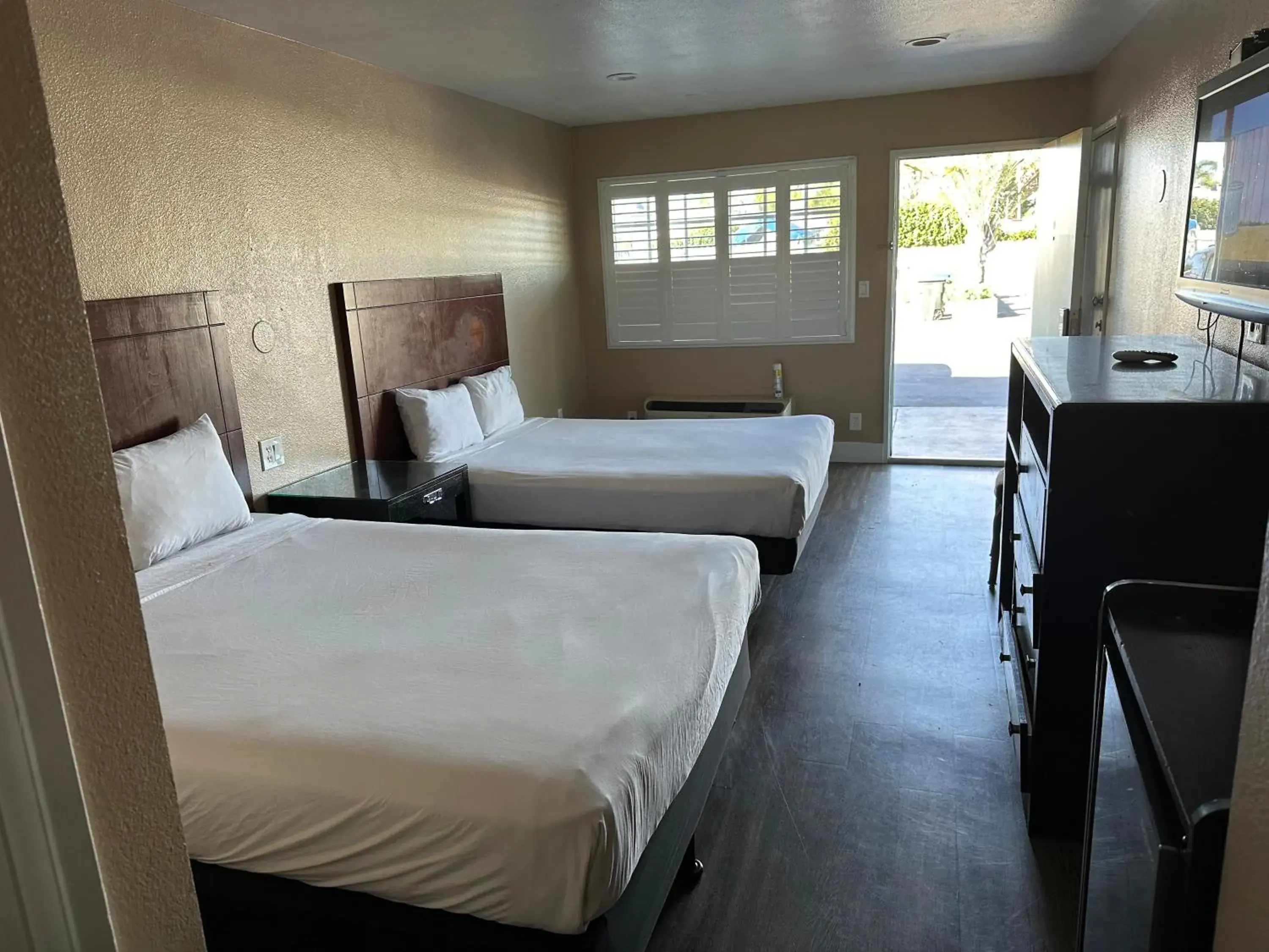 Bed in The Dixie Orange County