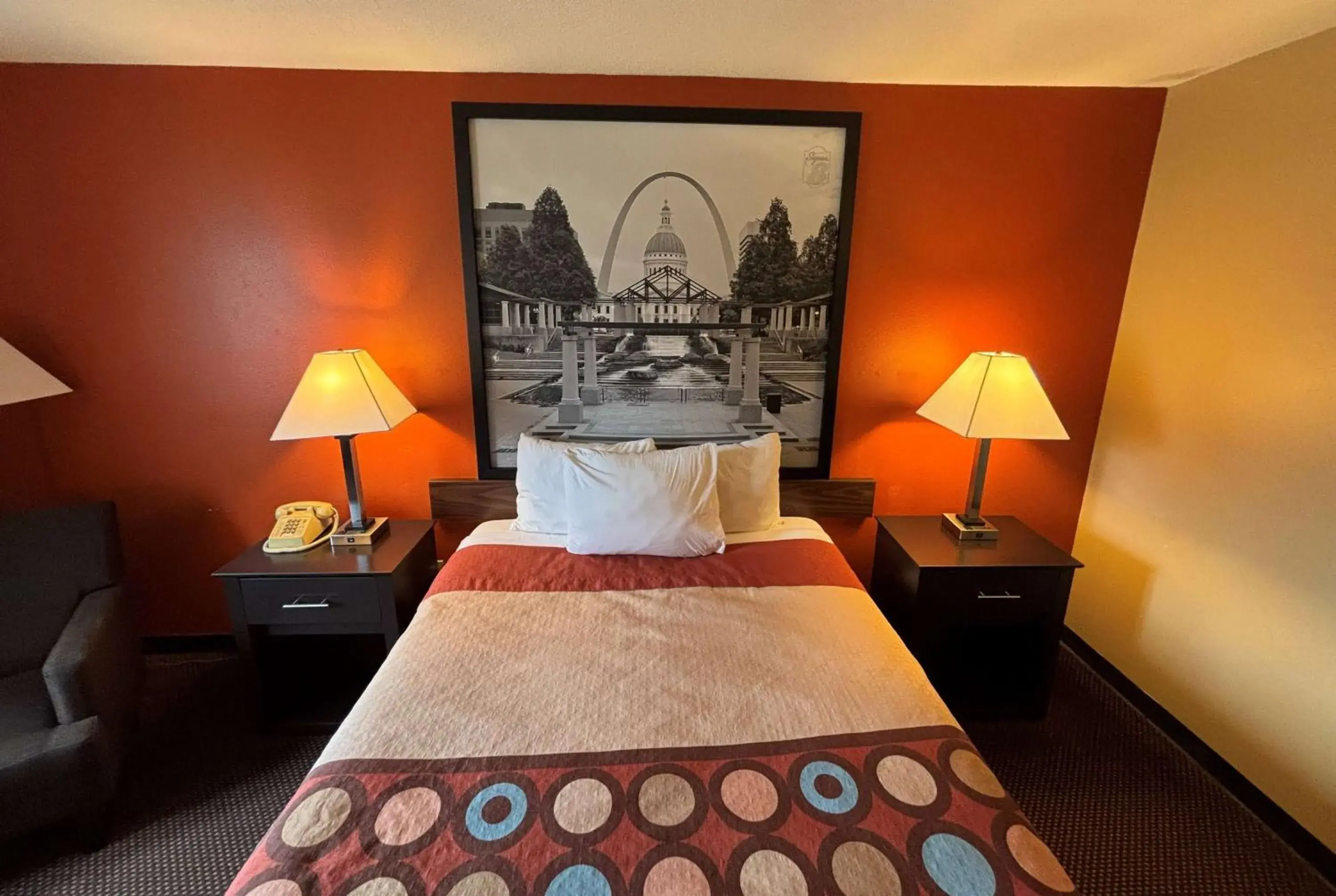 Photo of the whole room, Bed in Super 8 by Wyndham Du Quoin Photo of the whole room, Bed in Super 8 by Wyndham Du Quoin