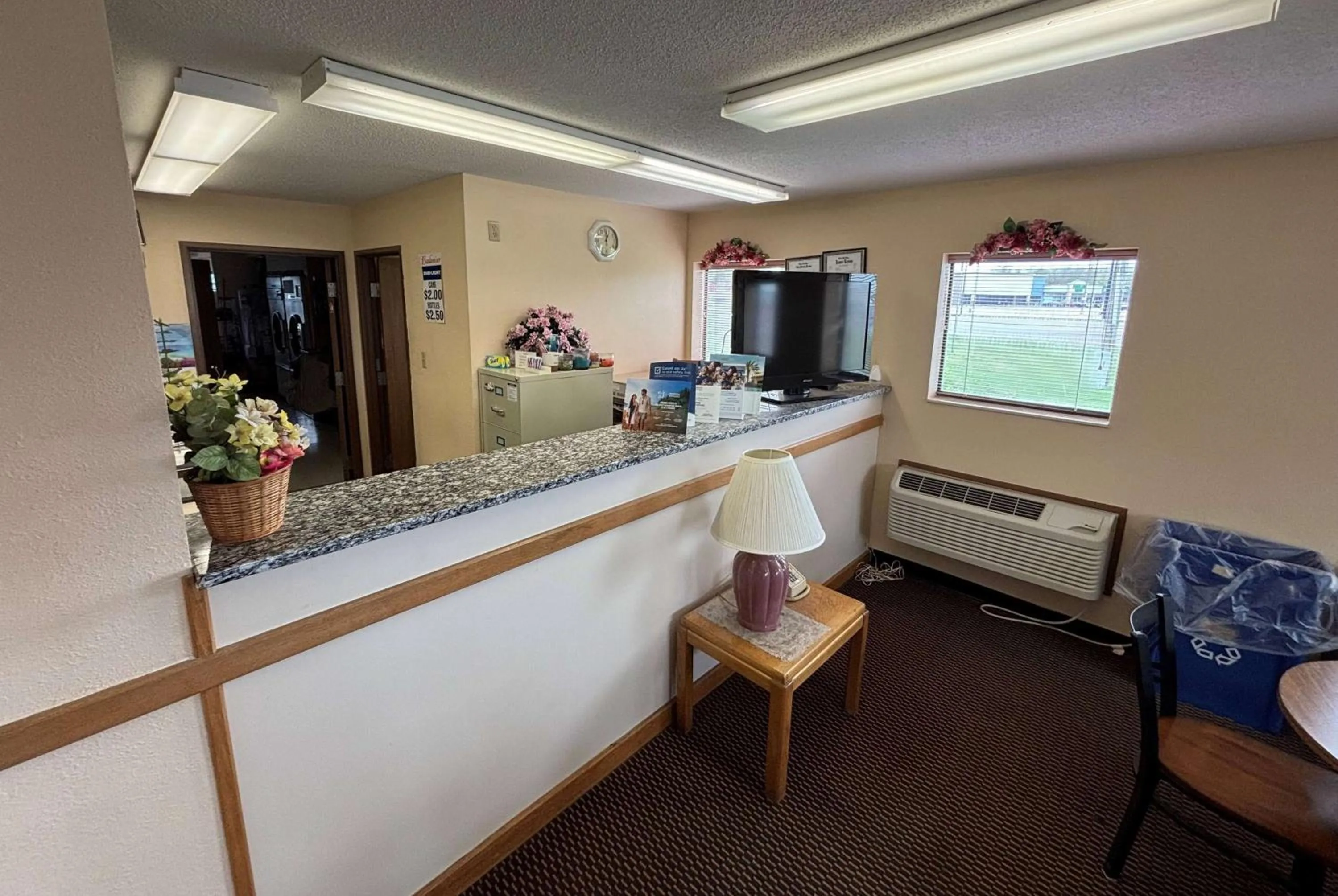 Lobby or reception in Super 8 by Wyndham Du Quoin