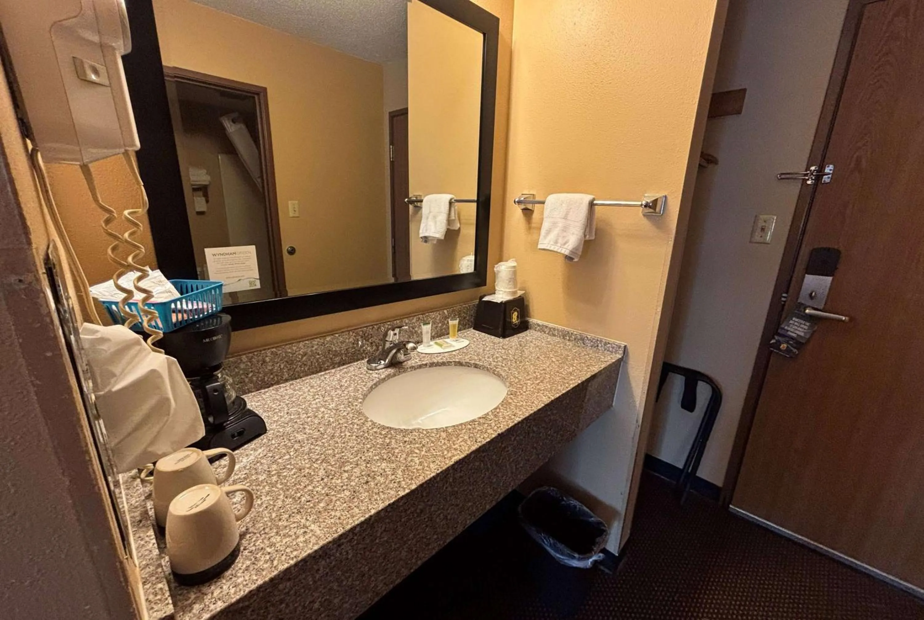 Bathroom in Super 8 by Wyndham Du Quoin