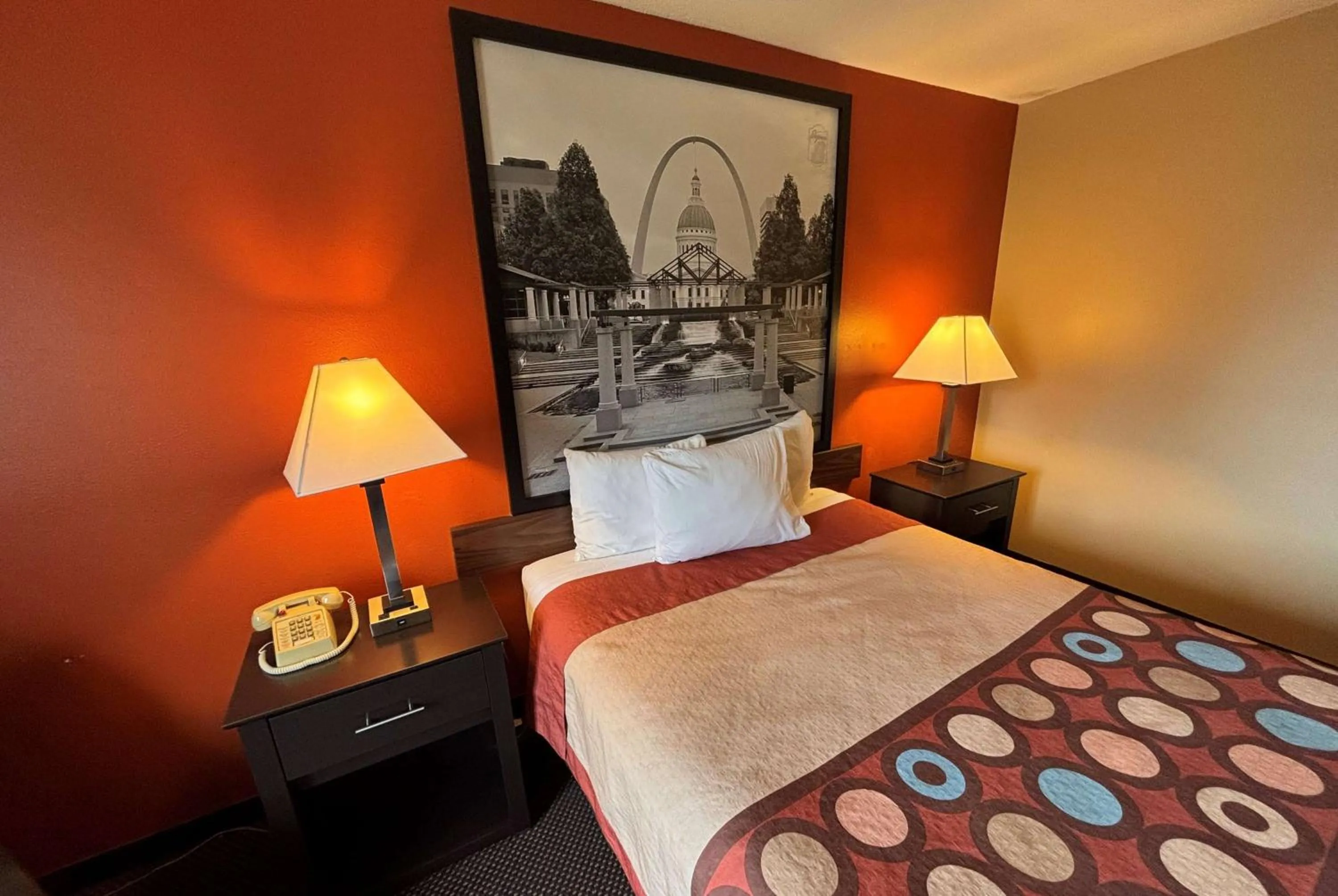 Photo of the whole room, Bed in Super 8 by Wyndham Du Quoin