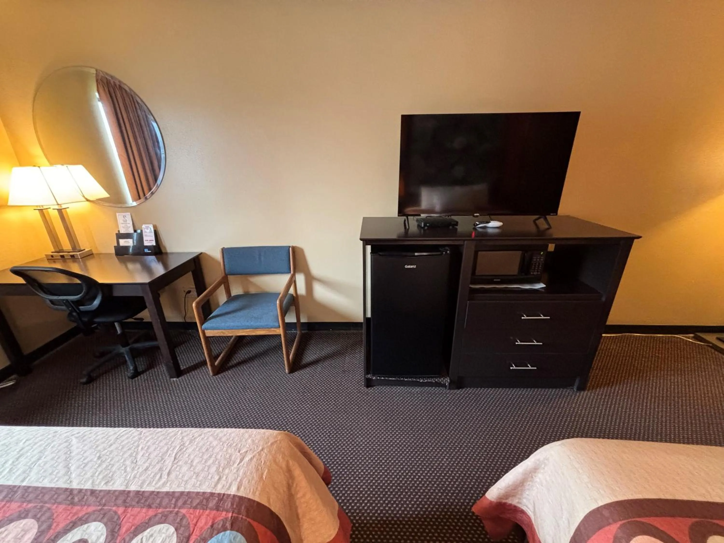 Bed in Super 8 by Wyndham Du Quoin