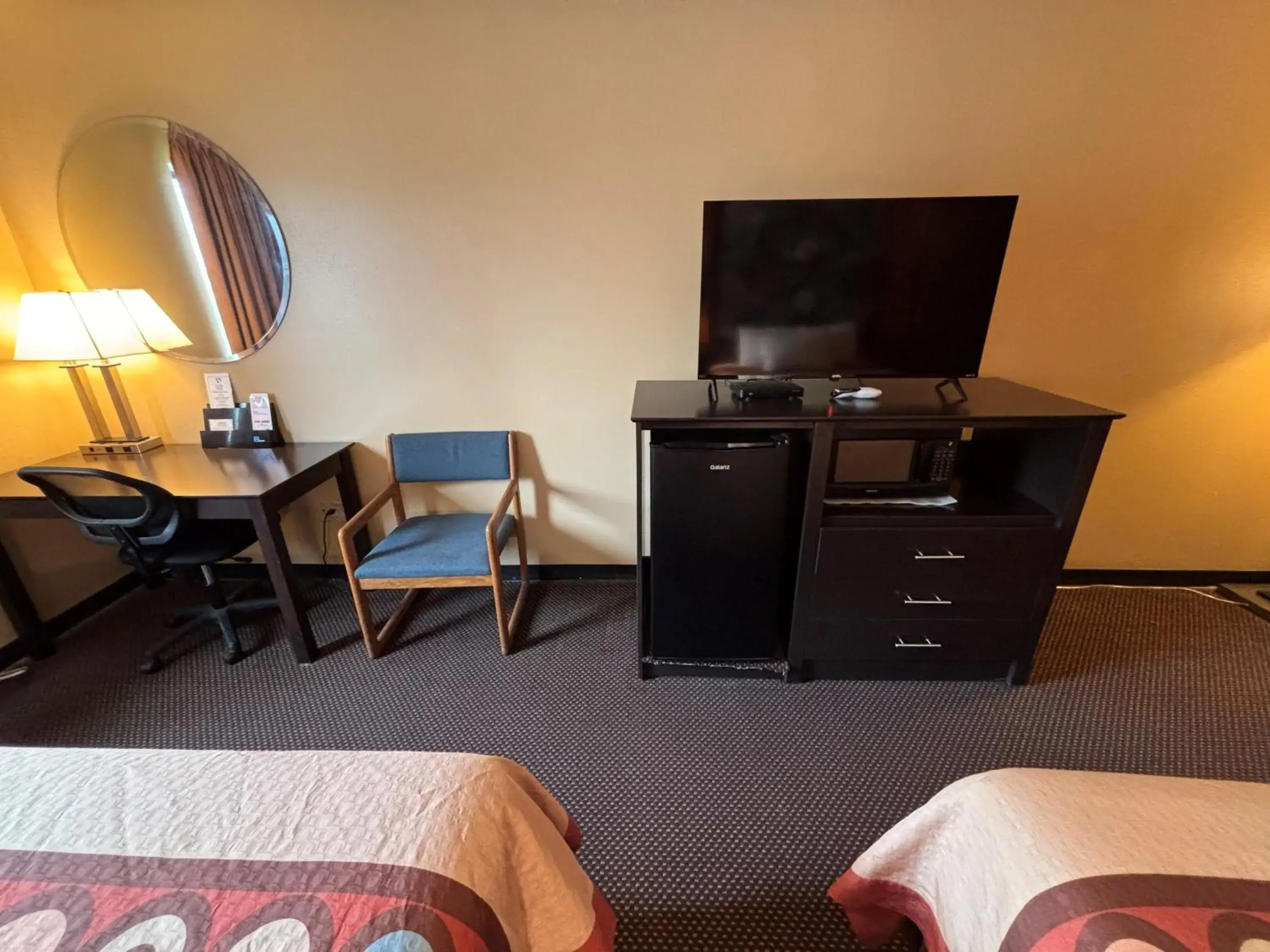 Bed in Super 8 by Wyndham Du Quoin Bed in Super 8 by Wyndham Du Quoin