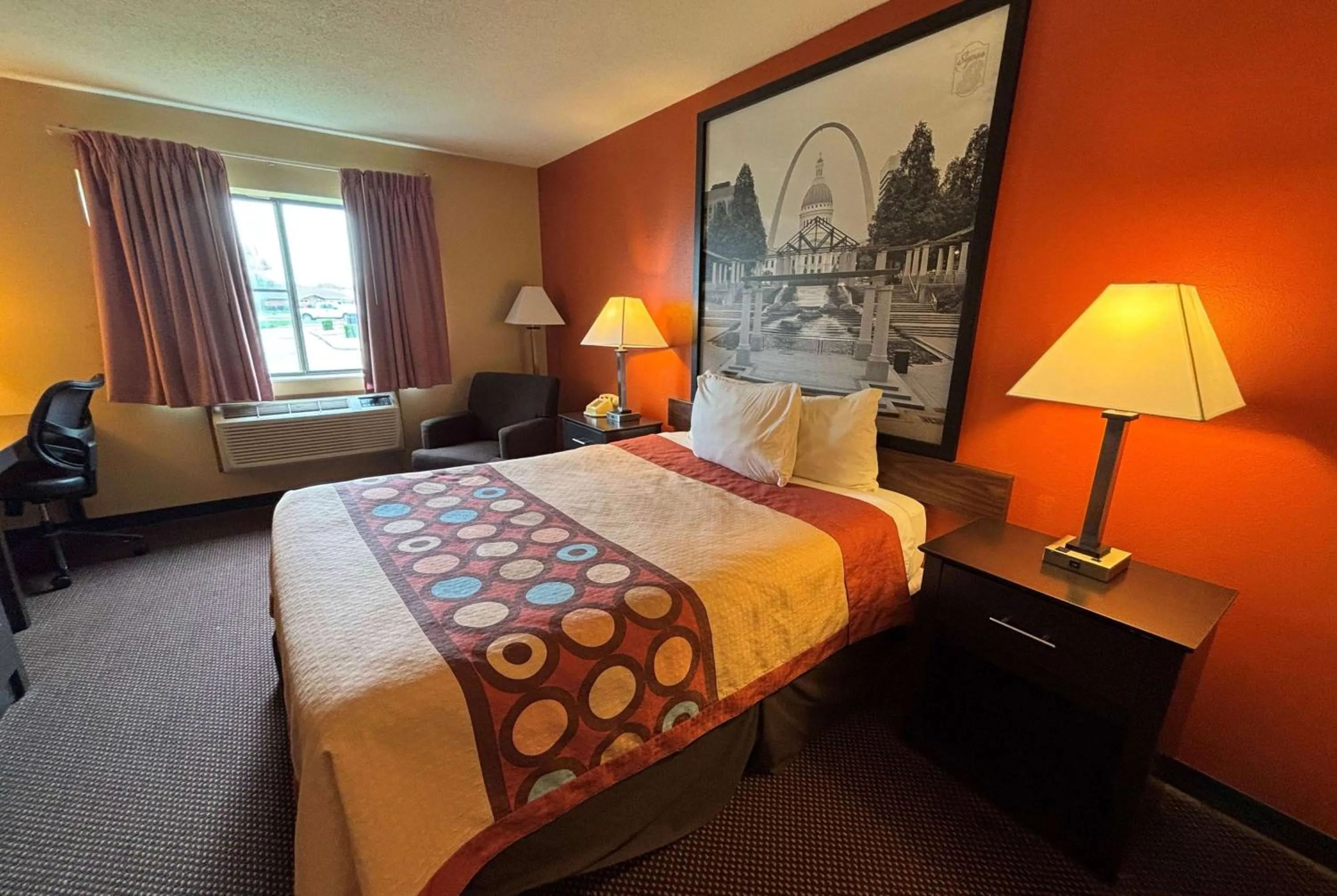 Photo of the whole room, Bed in Super 8 by Wyndham Du Quoin