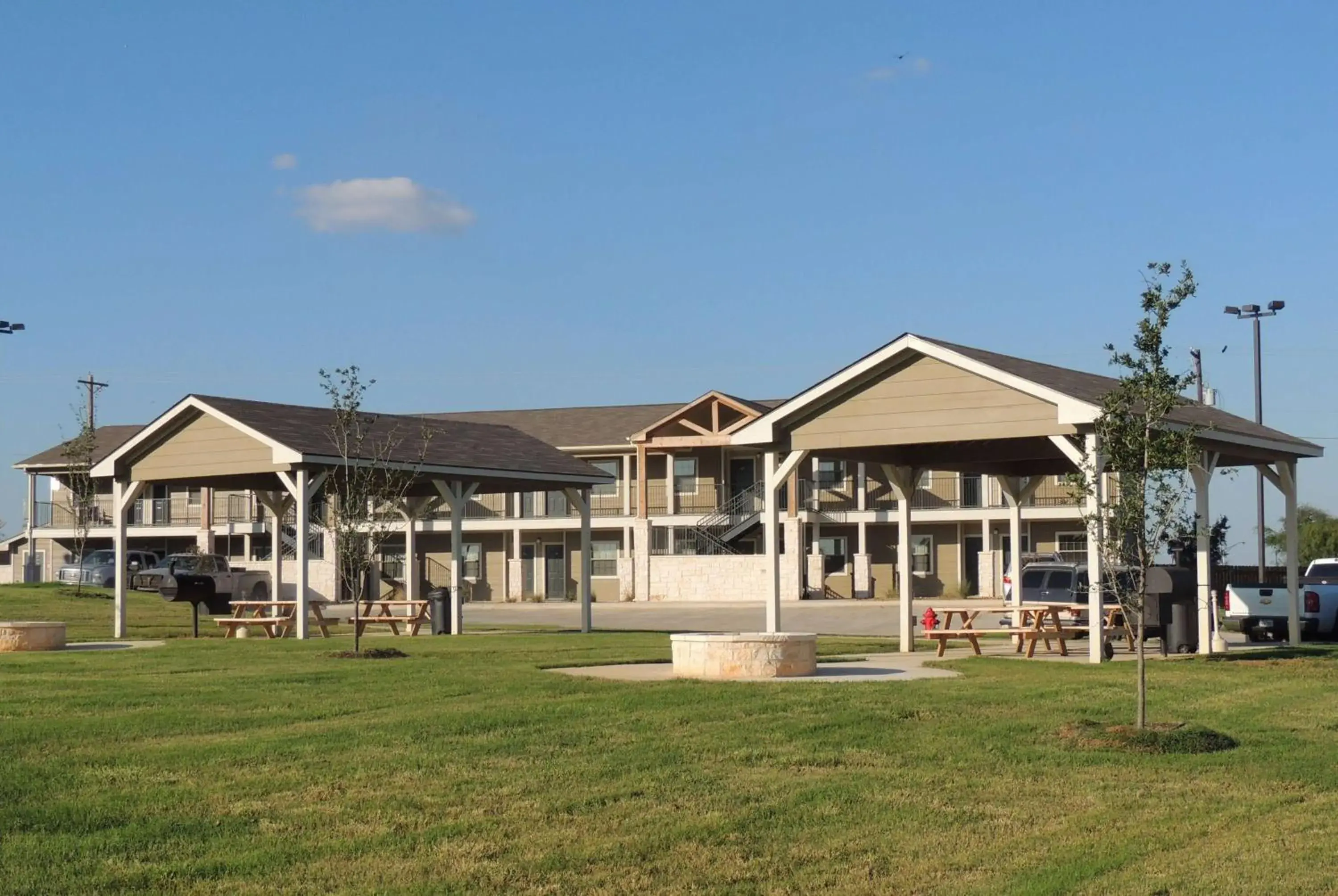 Property building in Eagle's Den Suites Kenedy a Travelodge by Wyndham Property building in Eagle's Den Suites Kenedy a Travelodge by Wyndham