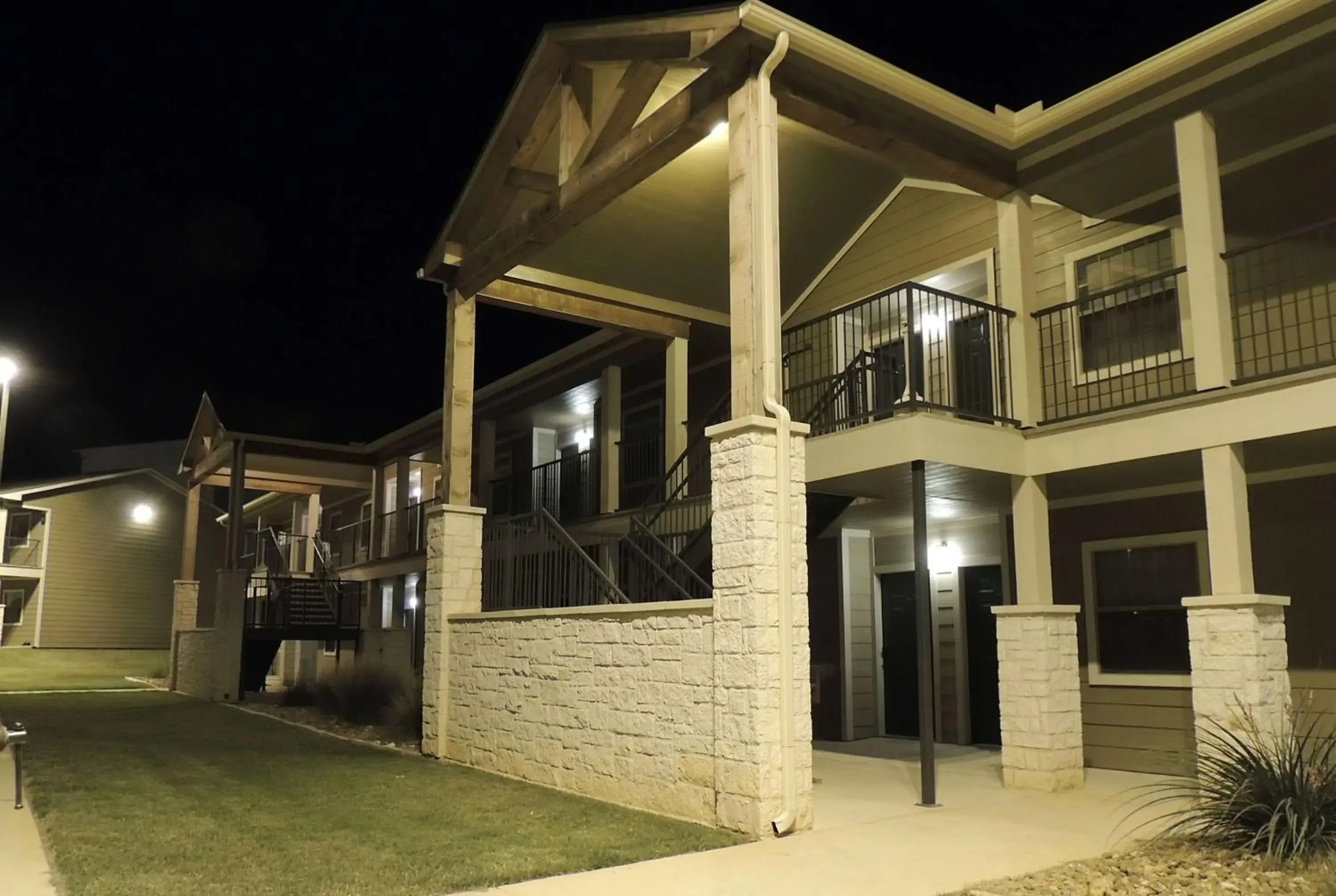 Property building in Eagle's Den Suites Kenedy a Travelodge by Wyndham Property building in Eagle's Den Suites Kenedy a Travelodge by Wyndham