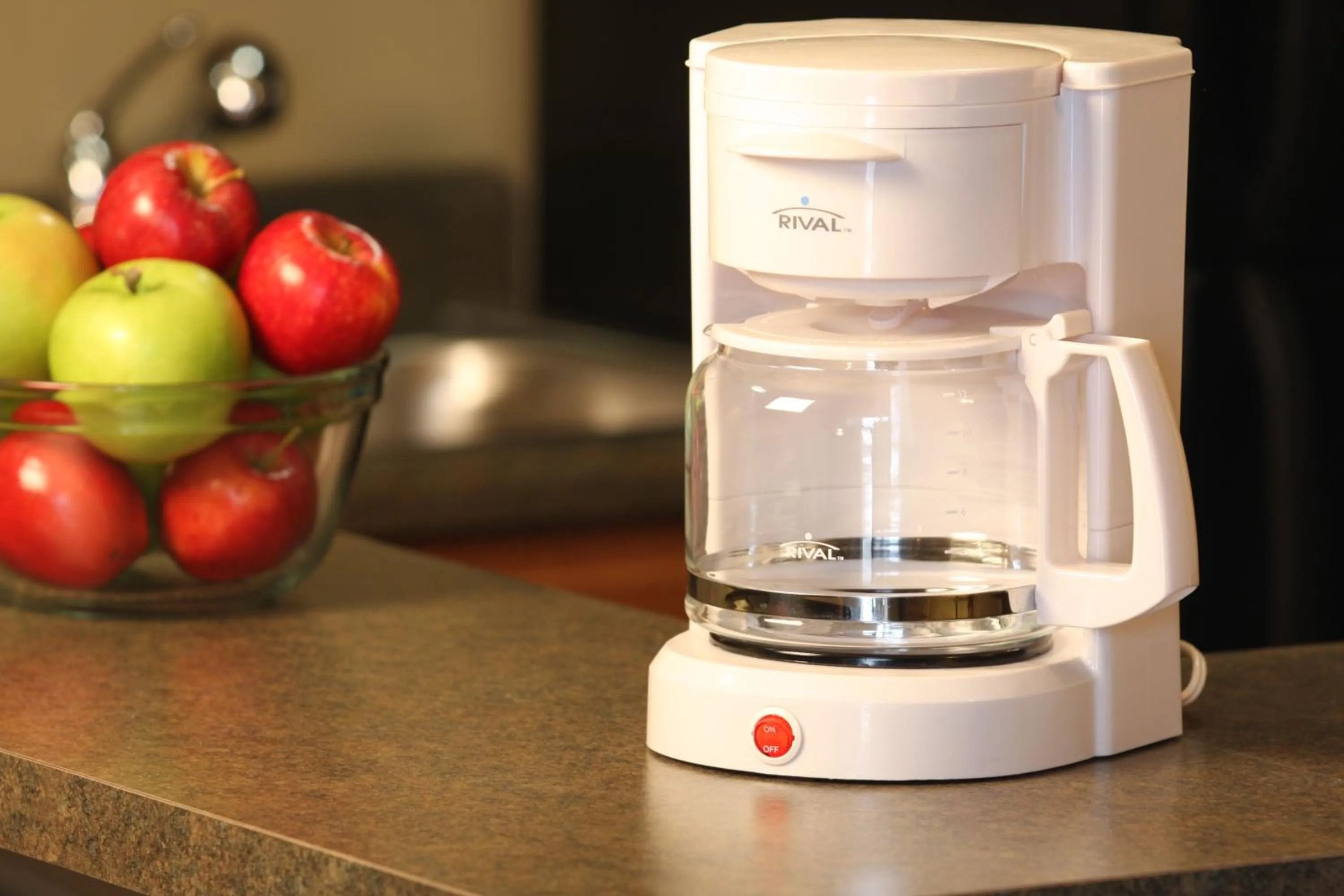 Kitchen or kitchenette in Eagle's Den Suites Kenedy a Travelodge by Wyndham