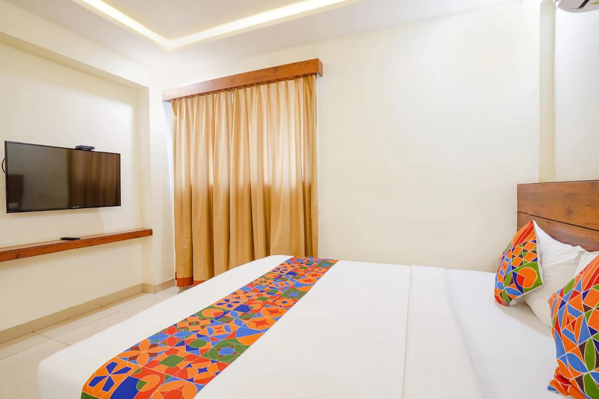 Bed in FabHotel Savi Inn - Nr Mantri Square Mall