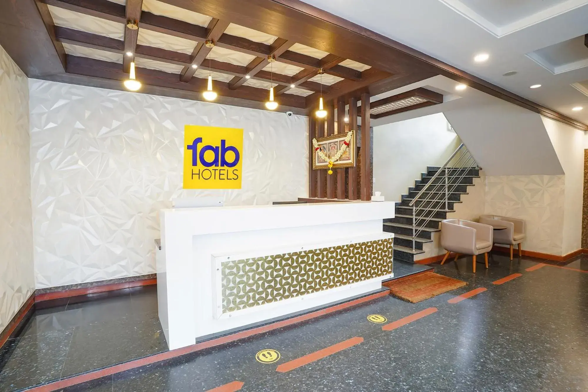 Lobby or reception in FabHotel Savi Inn - Nr Mantri Square Mall Lobby or reception in FabHotel Savi Inn - Nr Mantri Square Mall
