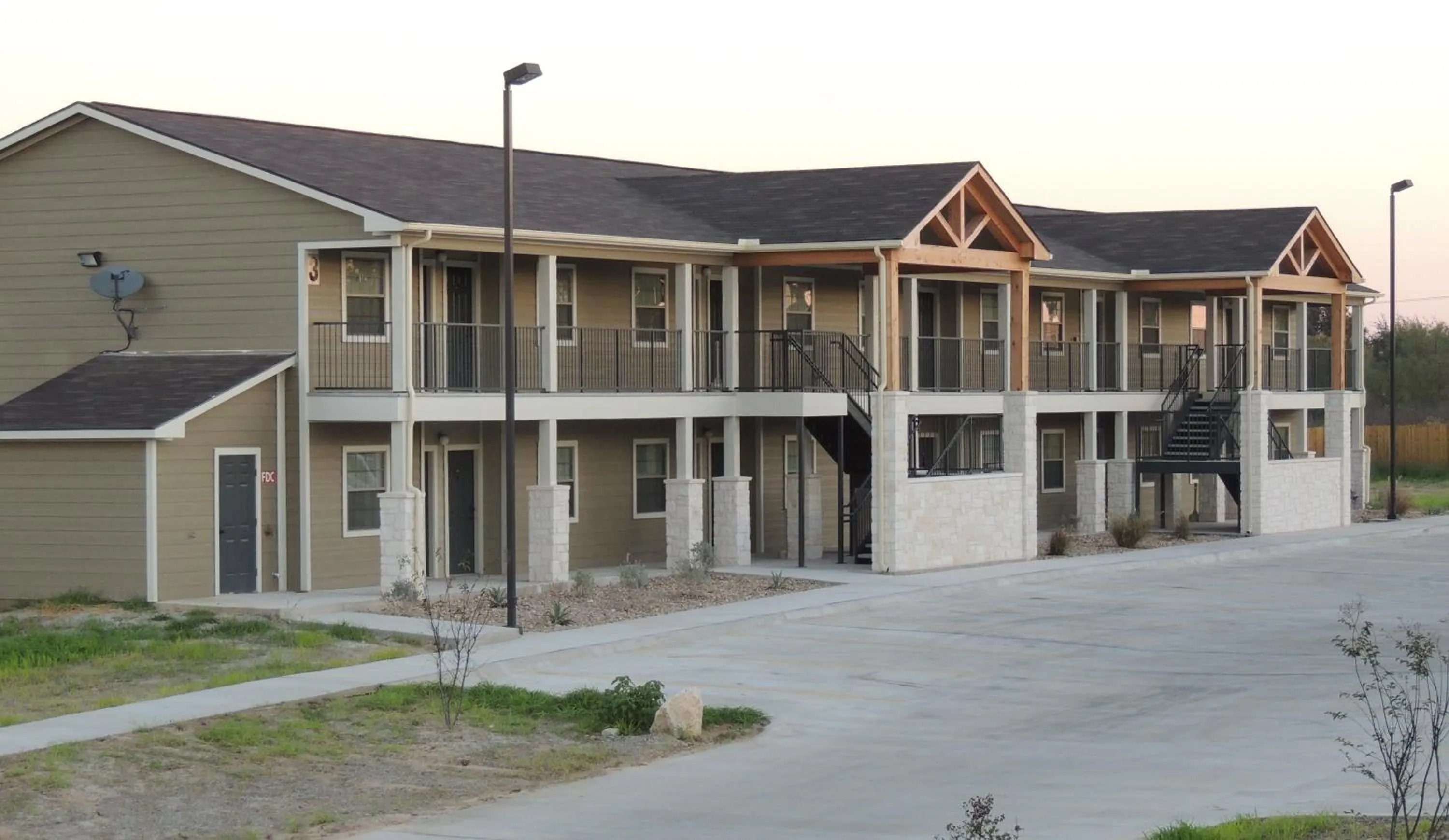 Property building in Eagle's Den Suites Carrizo Springs a Travelodge by Wyndham