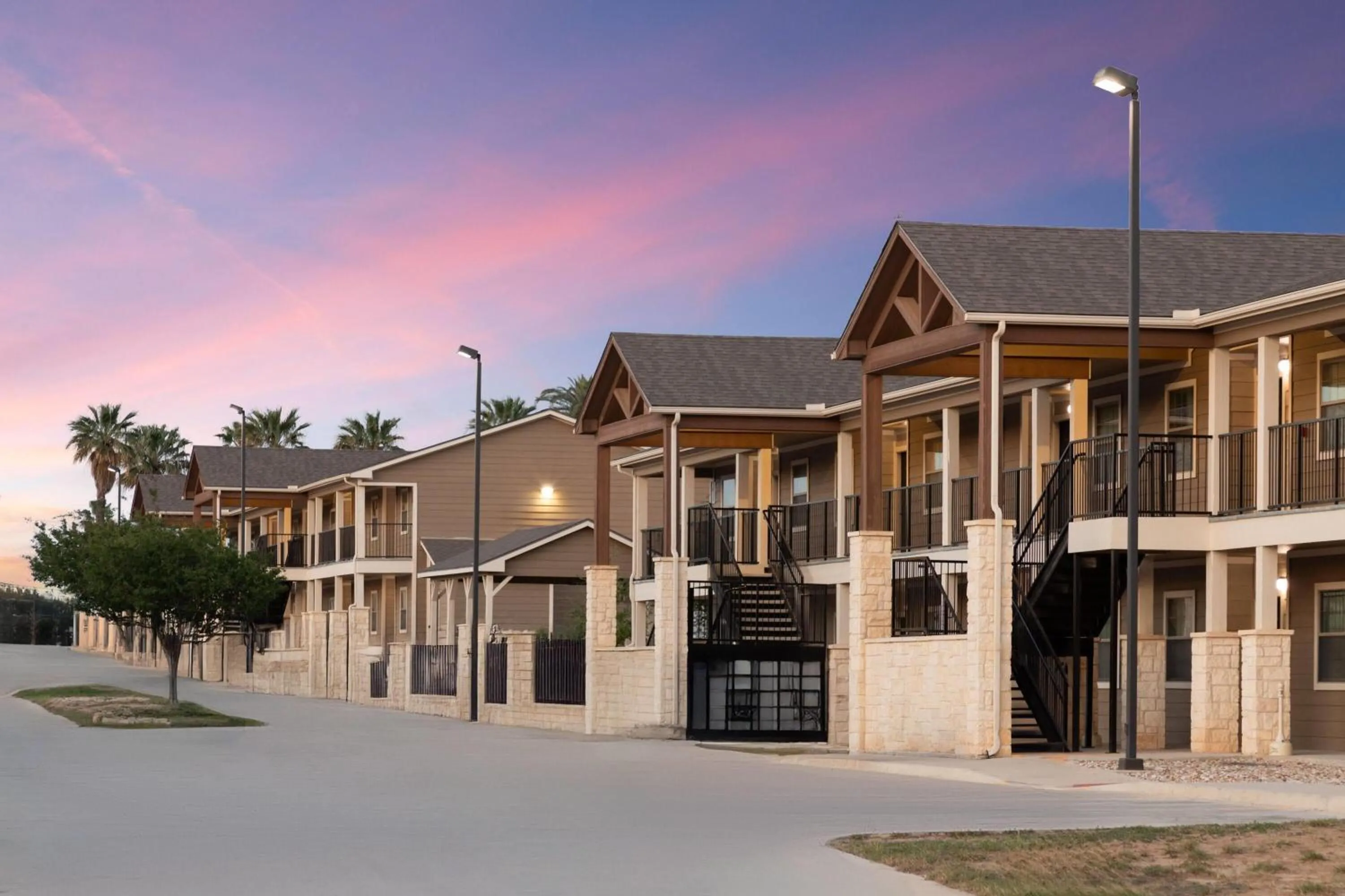 Property building in Eagle's Den Suites Carrizo Springs a Travelodge by Wyndham
