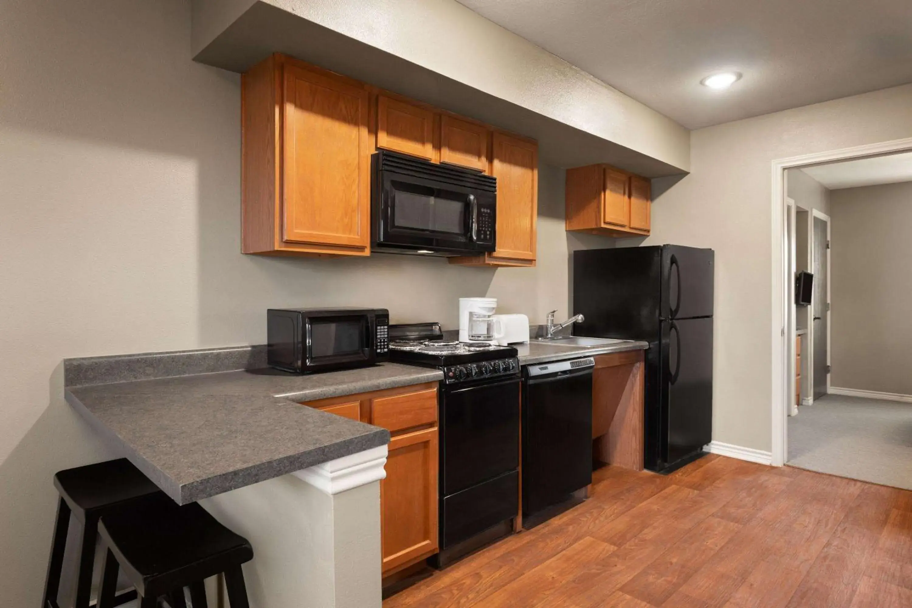 Kitchen or kitchenette in Eagle's Den Suites Cotulla a Travelodge by Wyndham Kitchen or kitchenette in Eagle's Den Suites Cotulla a Travelodge by Wyndham
