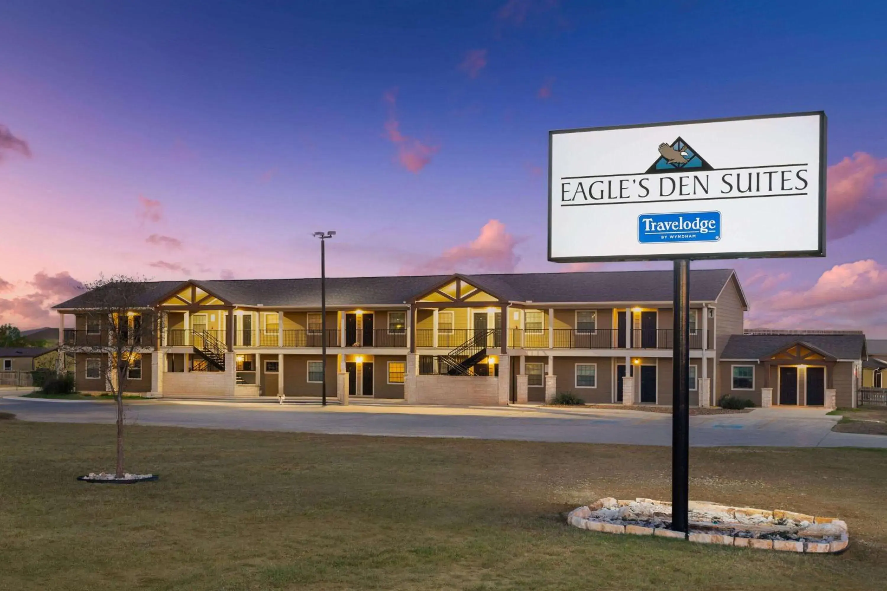 Property building in Eagle's Den Suites Cotulla a Travelodge by Wyndham Property building in Eagle's Den Suites Cotulla a Travelodge by Wyndham