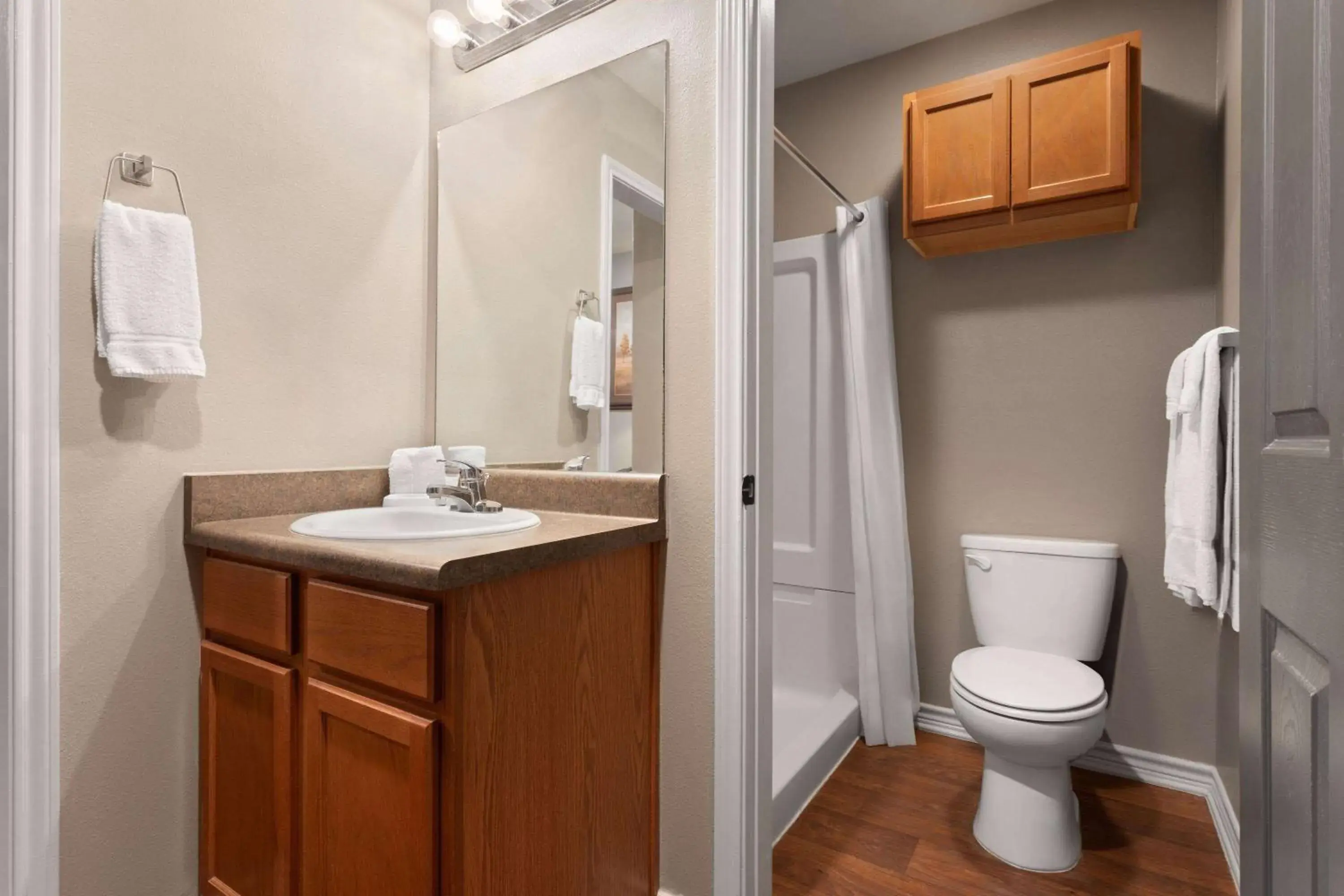 One- Bedroom Suite wirh Two Twin Beds, Non-Smoking in Eagle's Den Suites Cotulla a Travelodge by Wyndham One- Bedroom Suite wirh Two Twin Beds, Non-Smoking in Eagle's Den Suites Cotulla a Travelodge by Wyndham