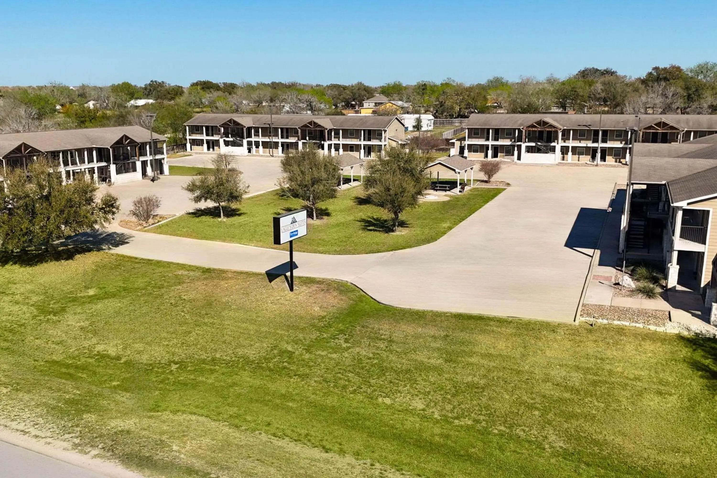 Property building in Eagle's Den Three Rivers Texas a Travelodge by Wyndham Property building in Eagle's Den Three Rivers Texas a Travelodge by Wyndham