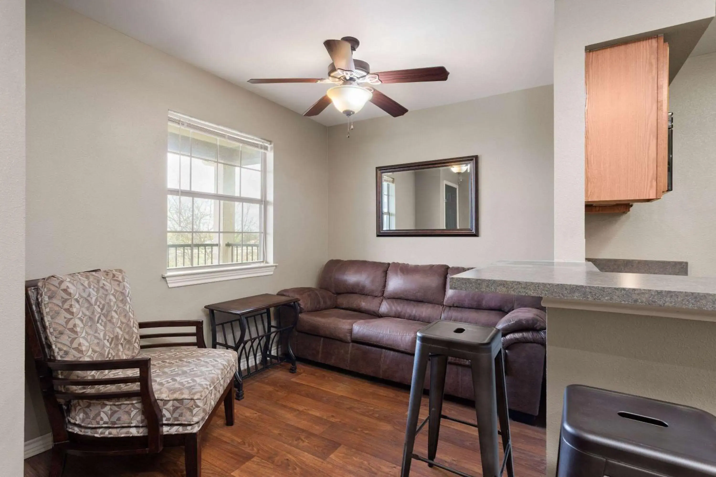 One-Bedroom Twin Suite - Non-Smoking in Eagle's Den Three Rivers Texas a Travelodge by Wyndham One-Bedroom Twin Suite - Non-Smoking in Eagle's Den Three Rivers Texas a Travelodge by Wyndham