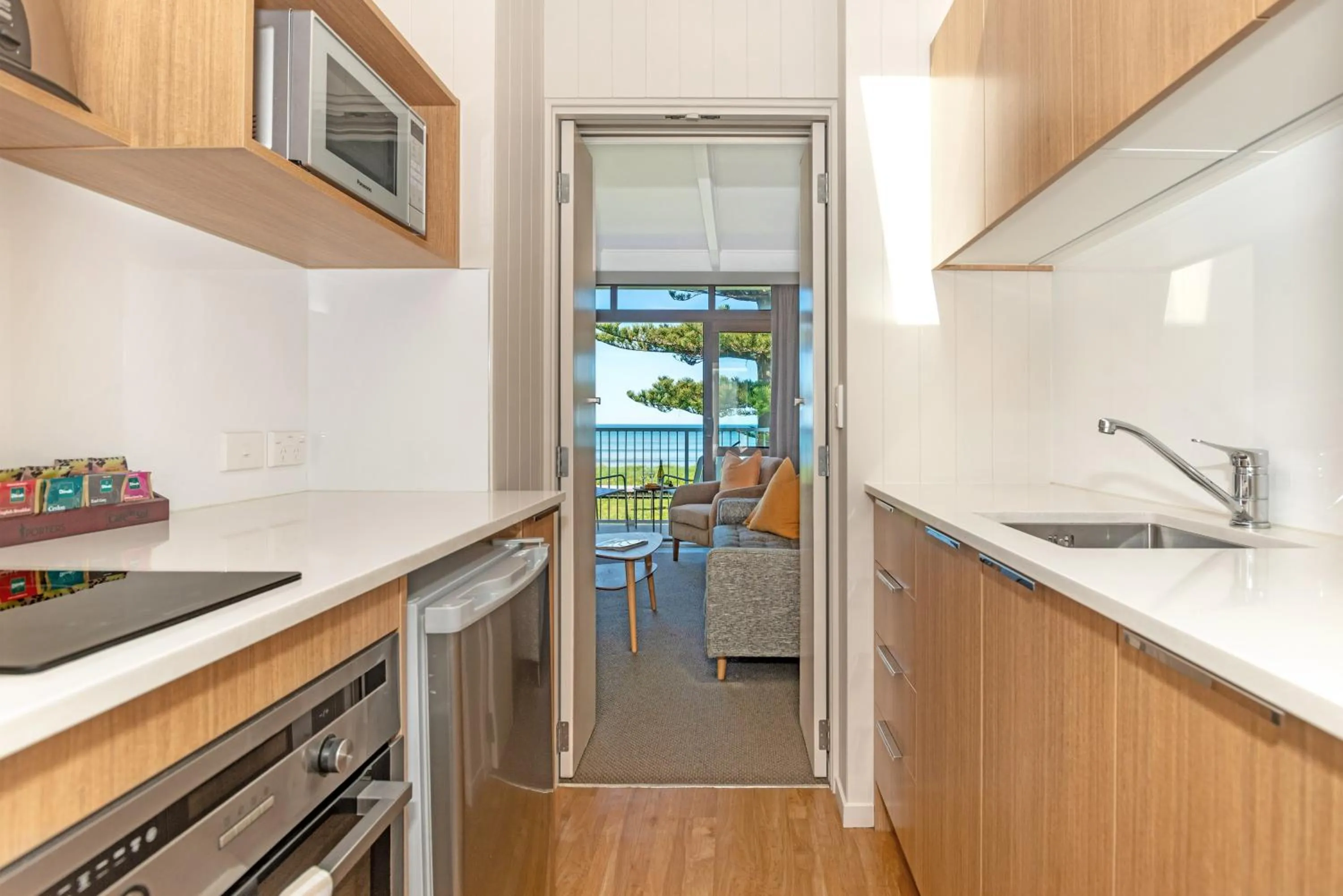 Whispering Sands Beachfront Motel