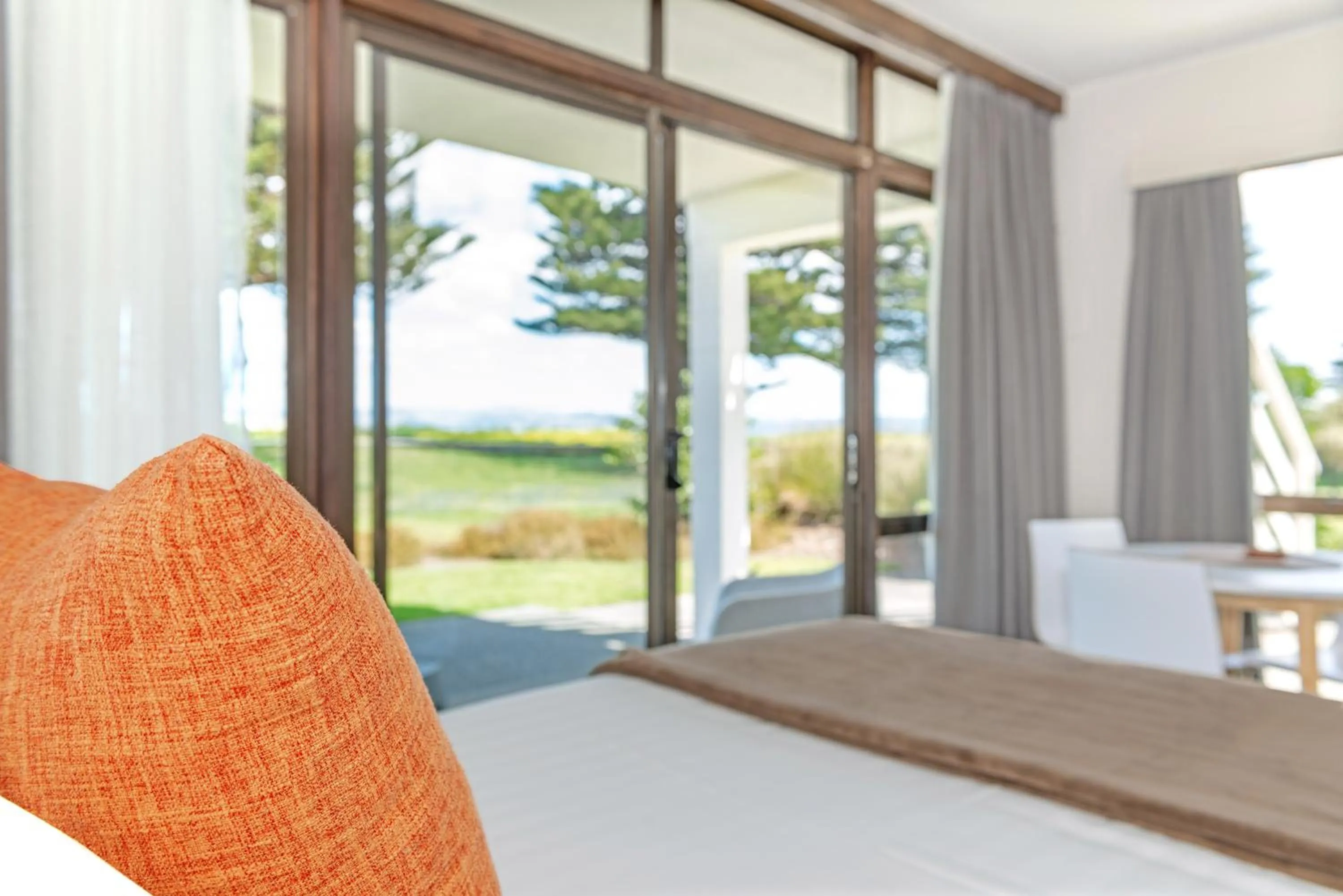 Bed in Whispering Sands Beachfront Motel