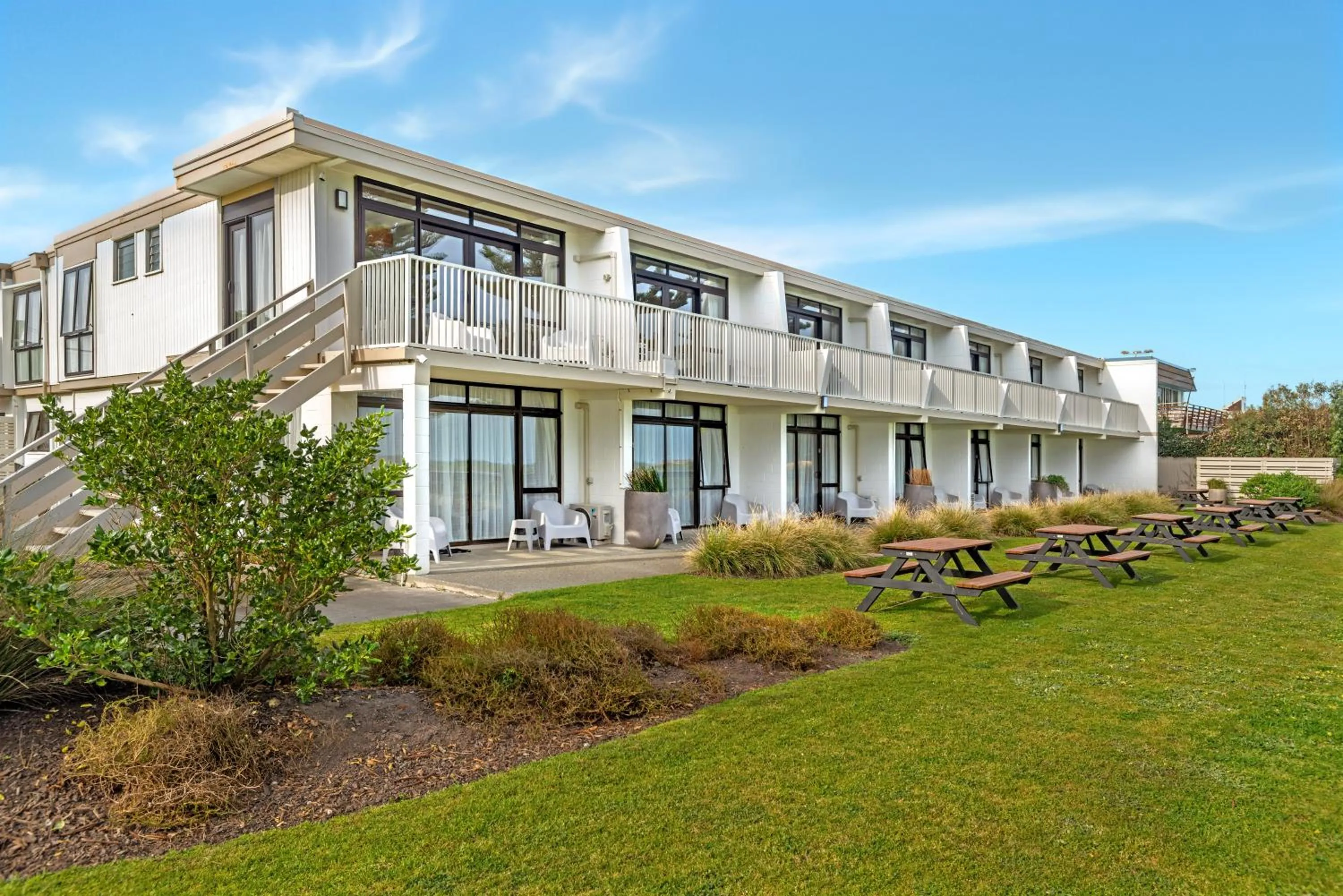 Whispering Sands Beachfront Motel