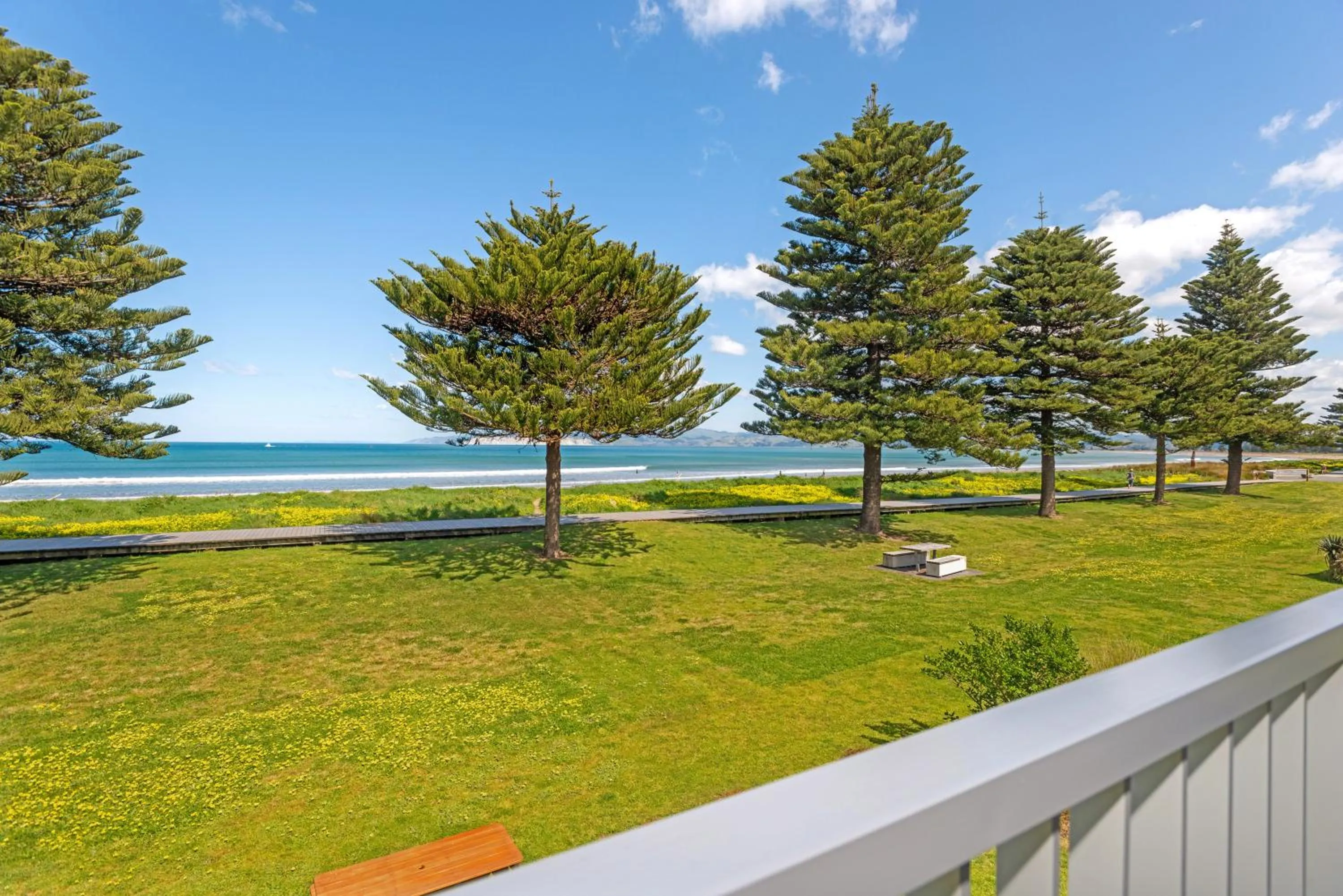 Whispering Sands Beachfront Motel