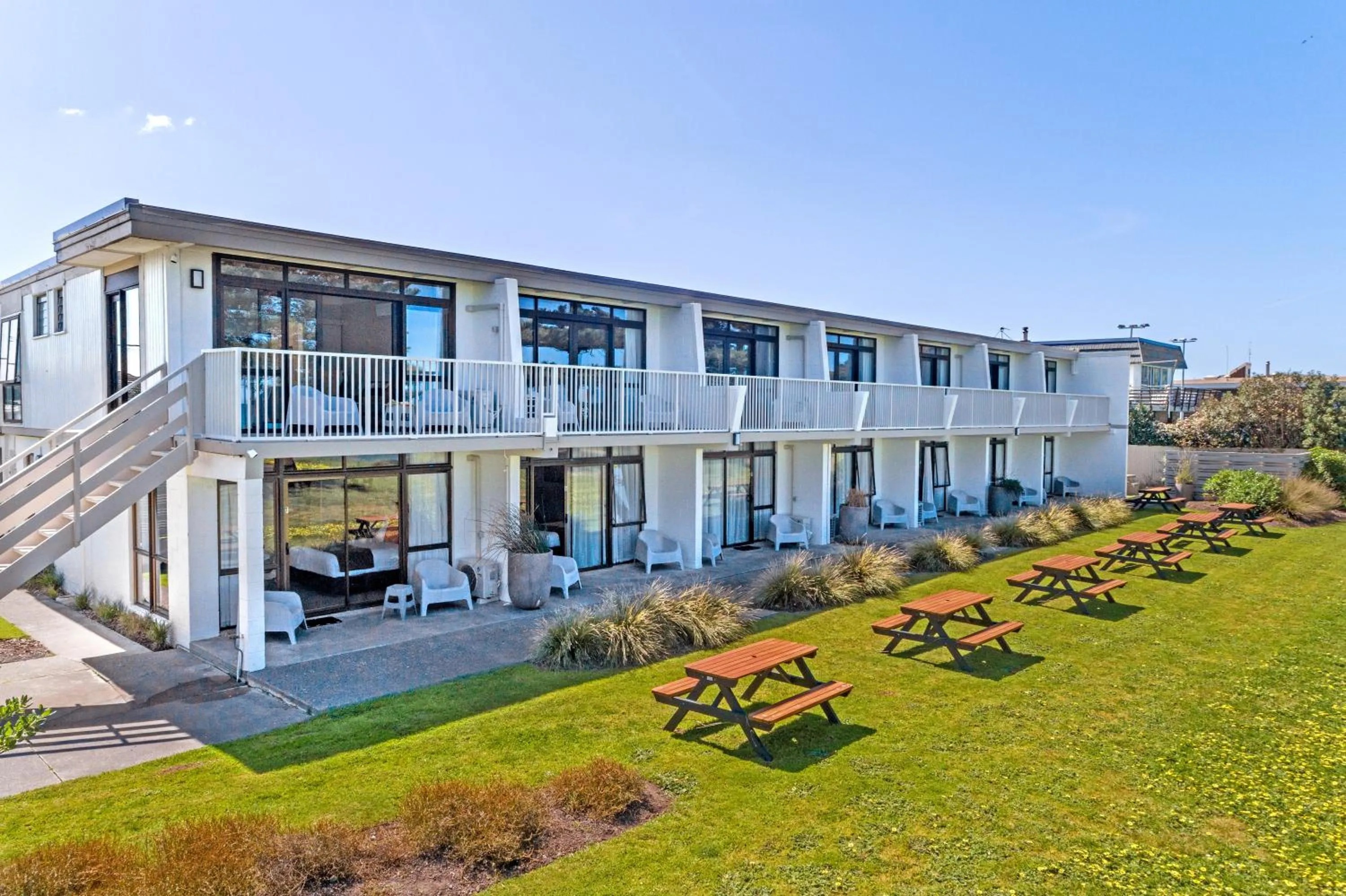 Whispering Sands Beachfront Motel