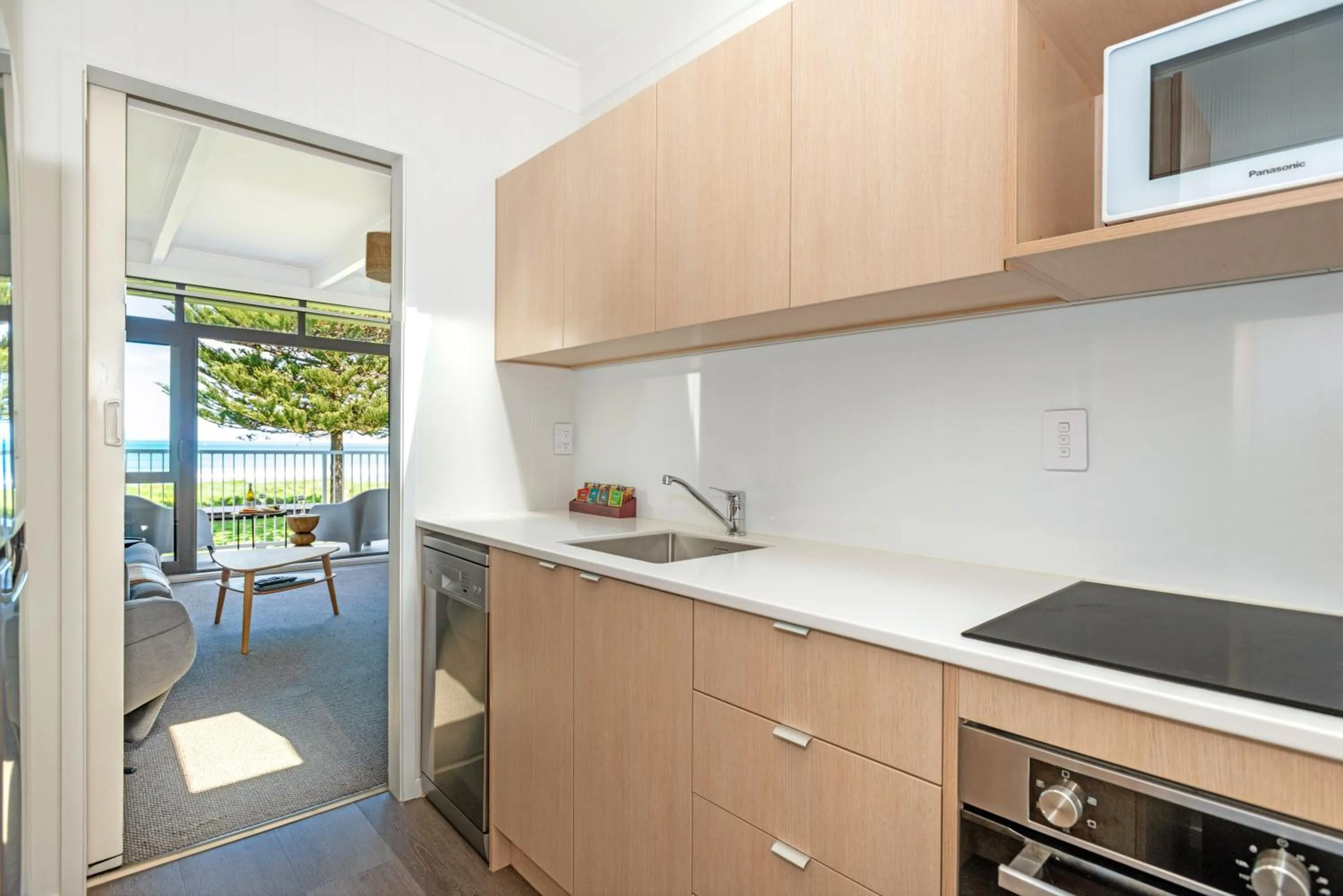 Whispering Sands Beachfront Motel