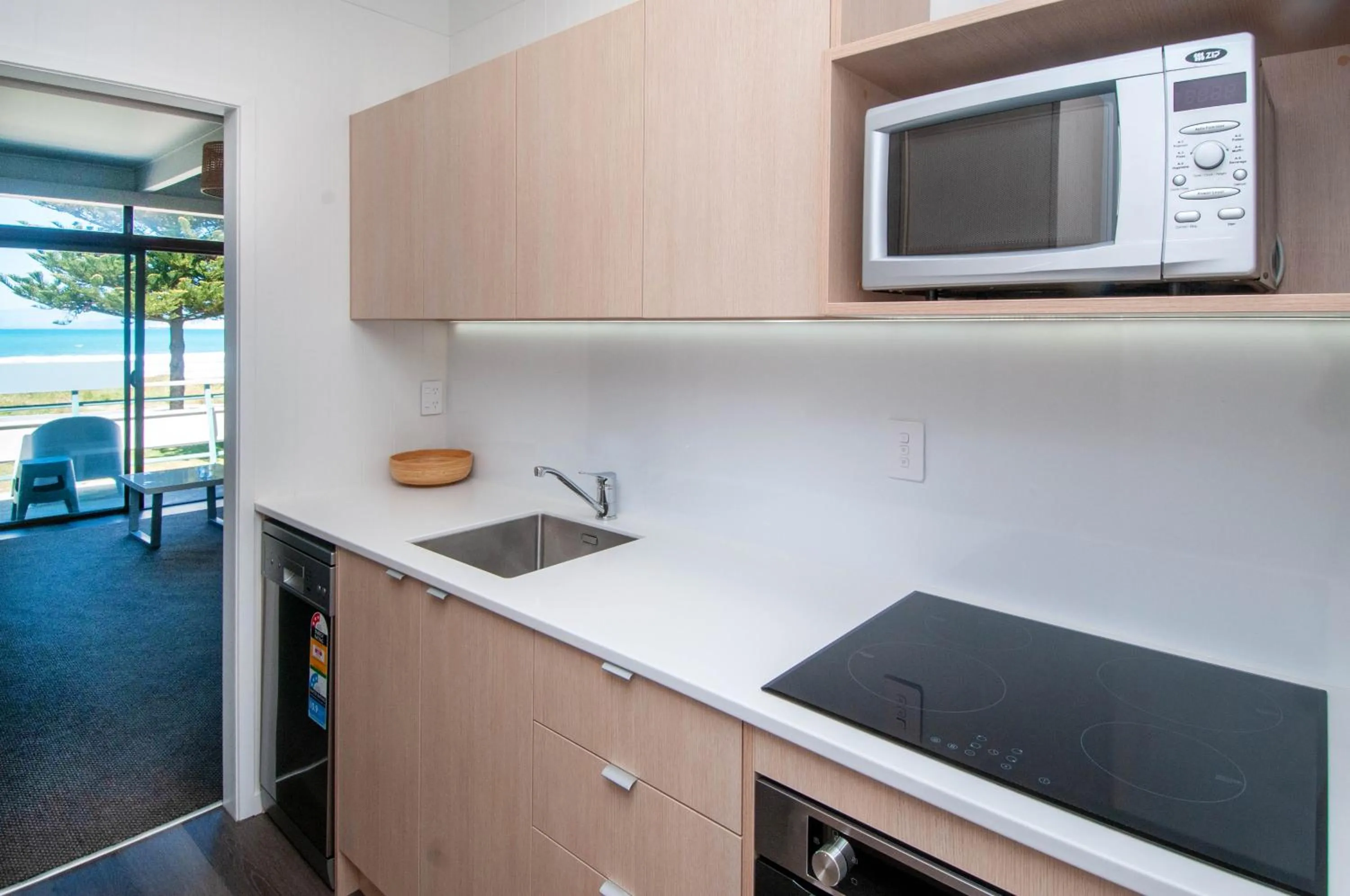 Kitchen or kitchenette in Whispering Sands Beachfront Motel