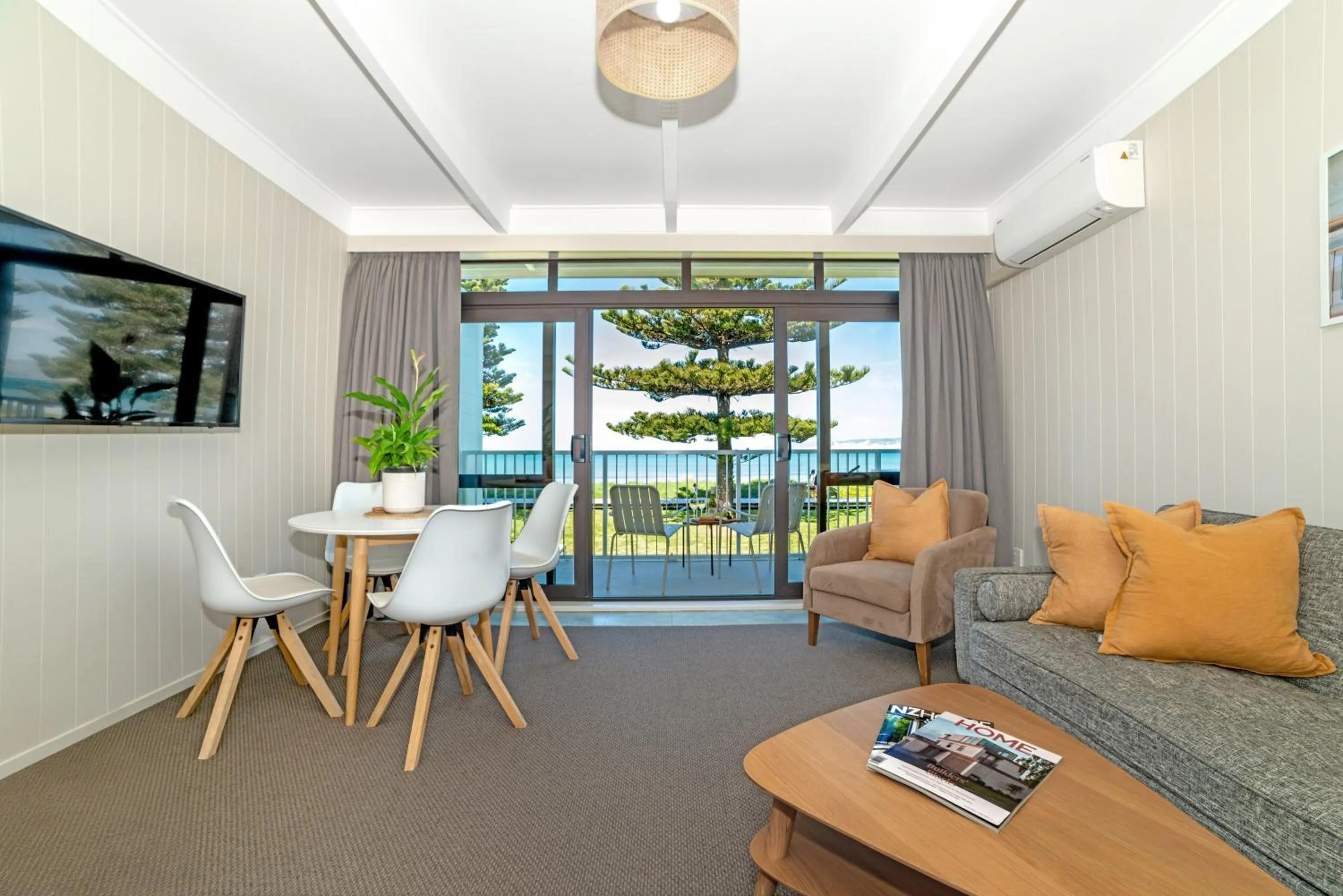 Whispering Sands Beachfront Motel