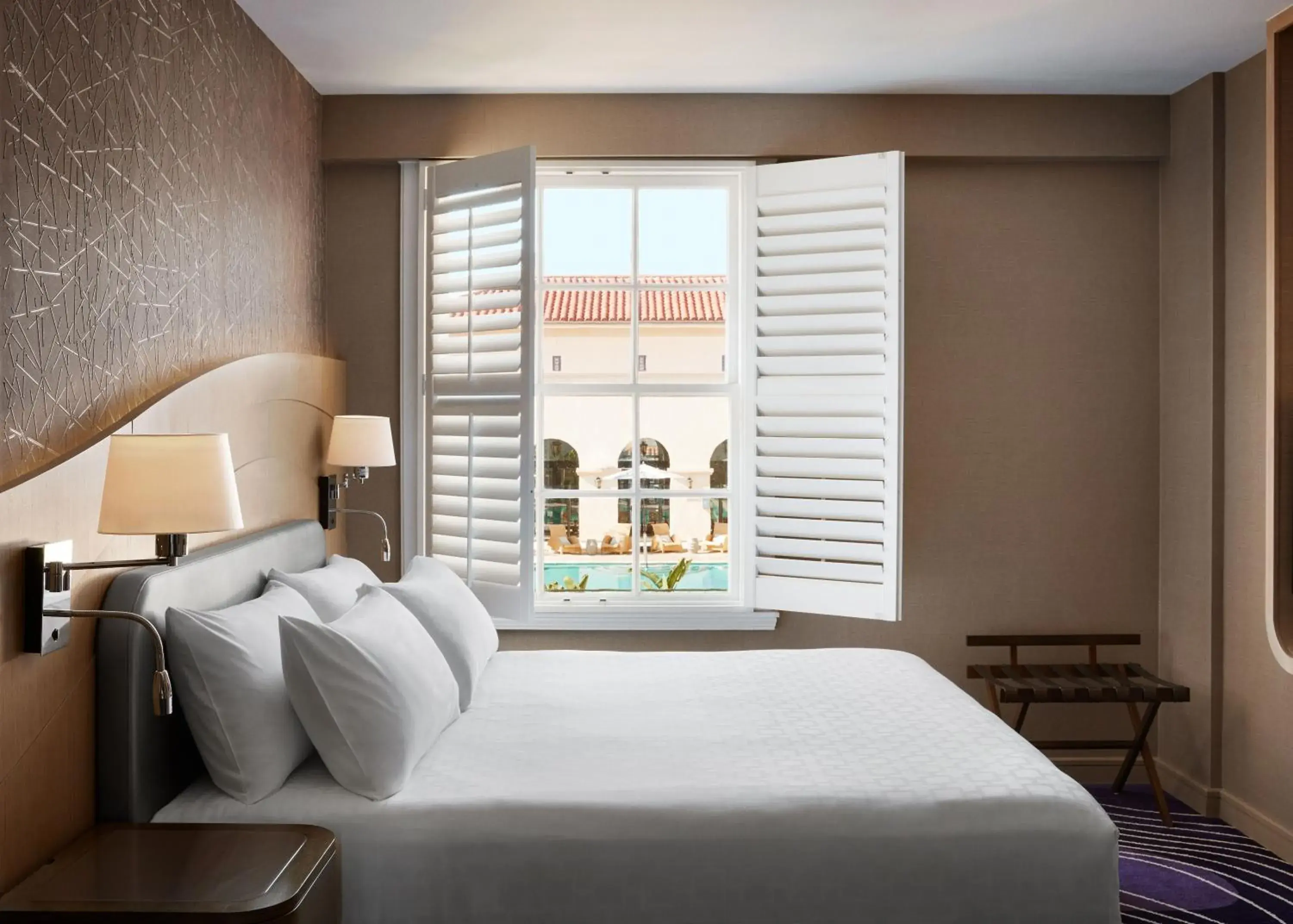 Bed in Pasadena Hotel & Pool Bed in Pasadena Hotel & Pool