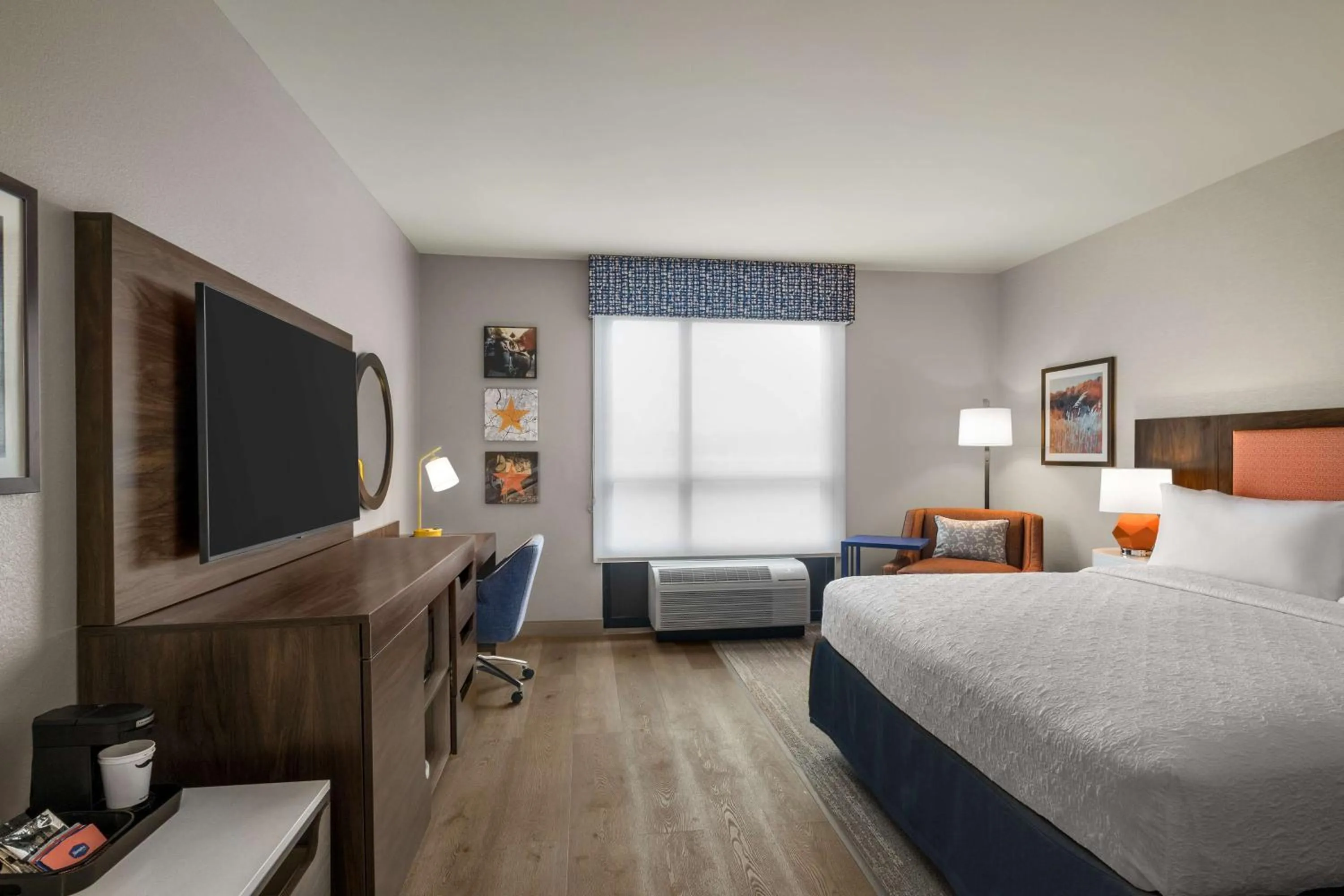 Bed in Hampton by Hilton East Austin - near UT and Capitol