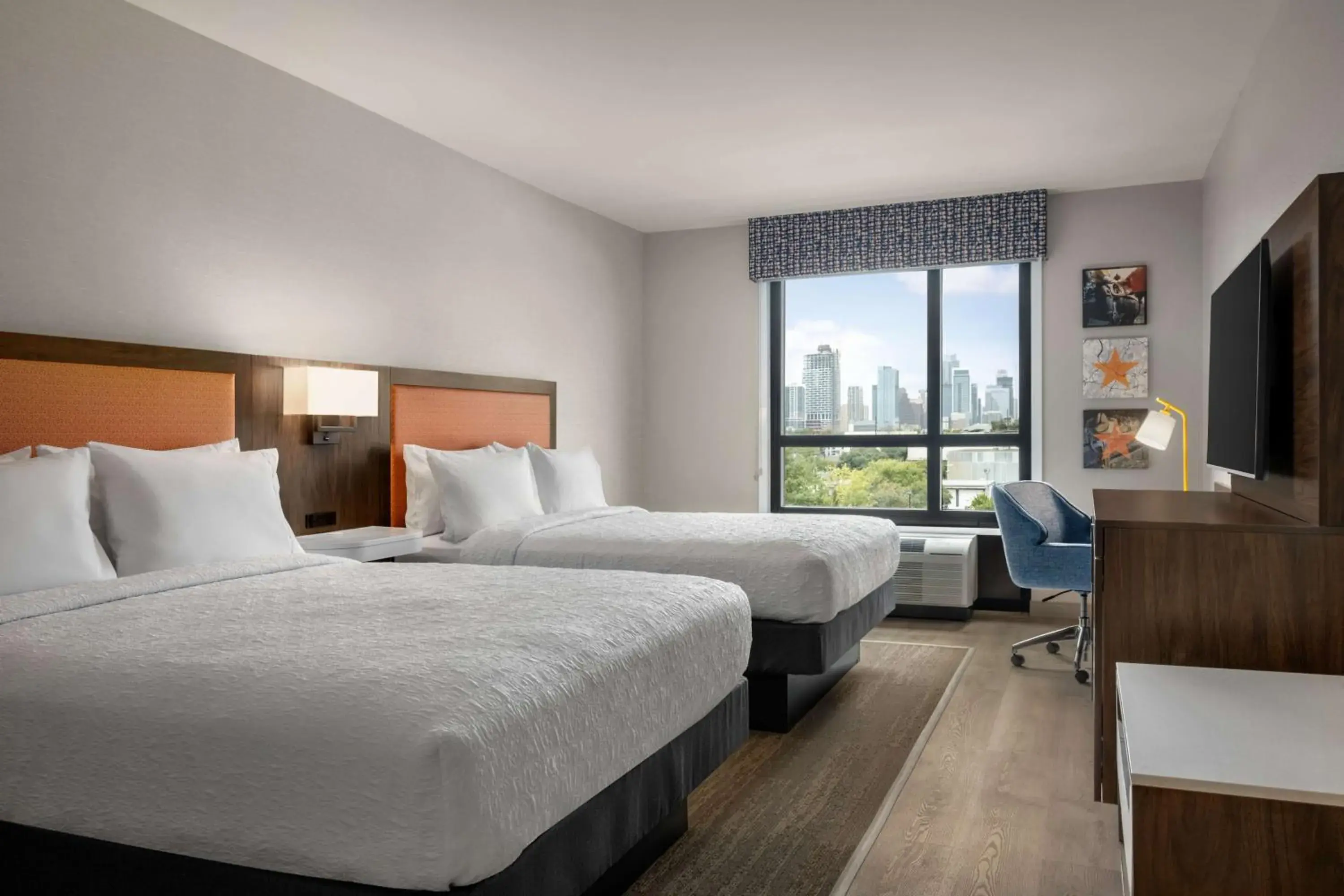 Bed in Hampton by Hilton East Austin - near UT and Capitol Bed in Hampton by Hilton East Austin - near UT and Capitol