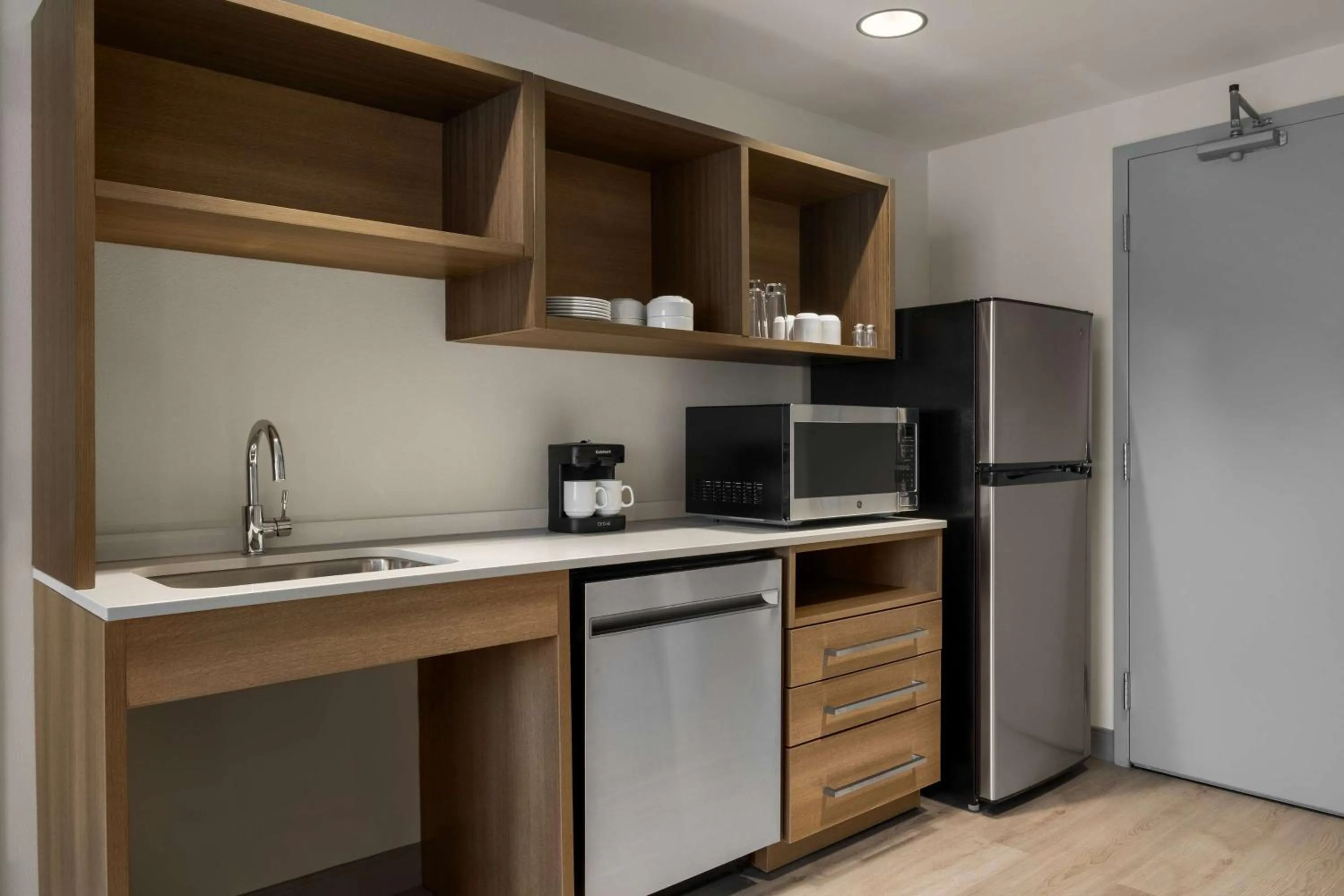 Kitchen or kitchenette in Home2 Suites By Hilton East Austin - near Downtown and UT