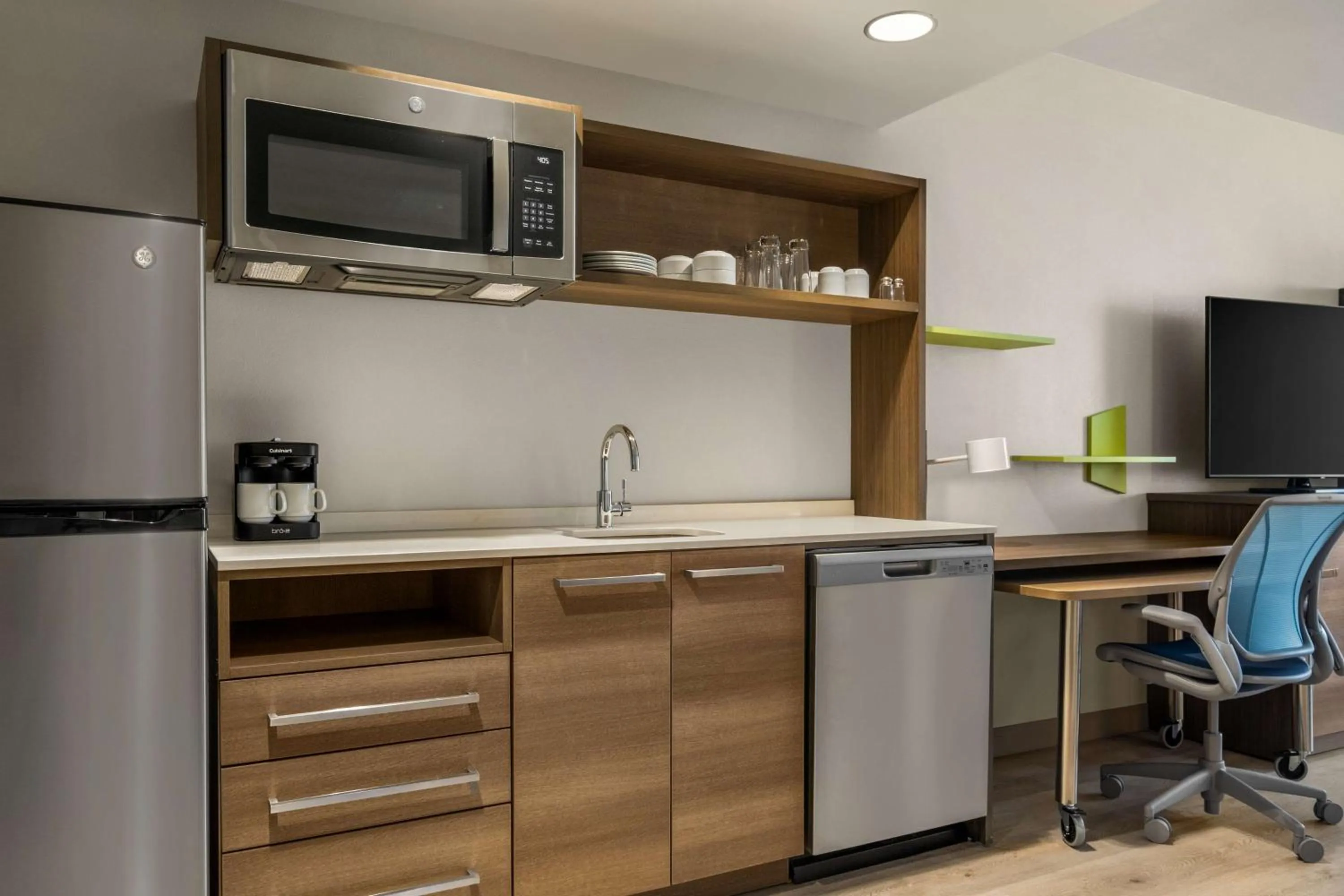 Kitchen or kitchenette in Home2 Suites By Hilton East Austin - near Downtown and UT