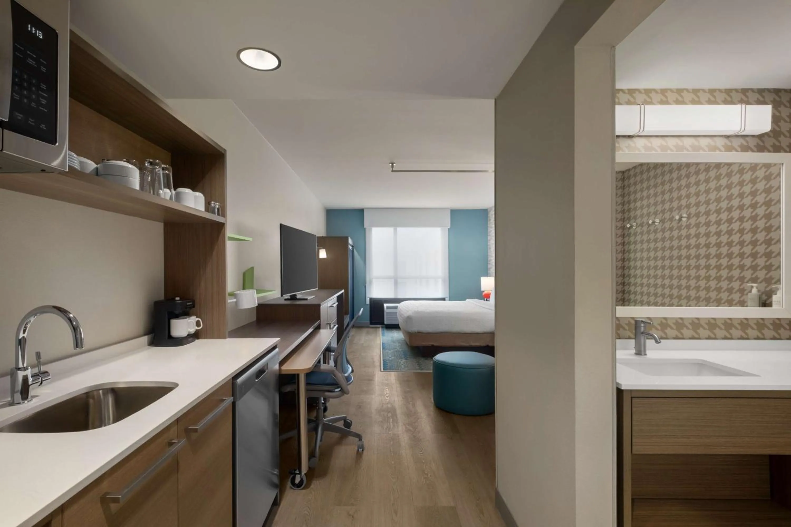 Kitchen or kitchenette, Bed in Home2 Suites By Hilton East Austin - near Downtown and UT