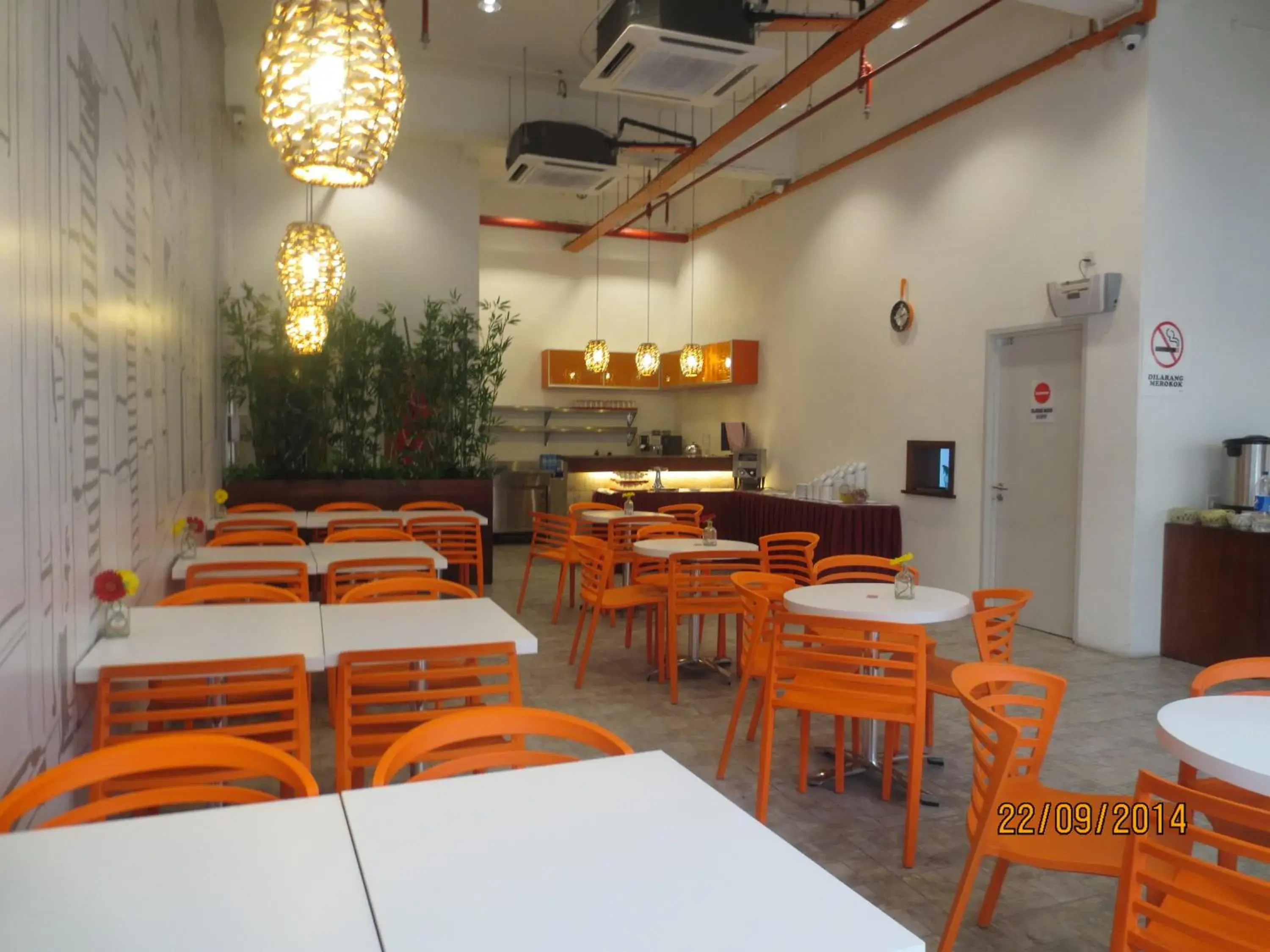 Restaurant/places to eat in The Explorer Hotel Restaurant/places to eat in The Explorer Hotel