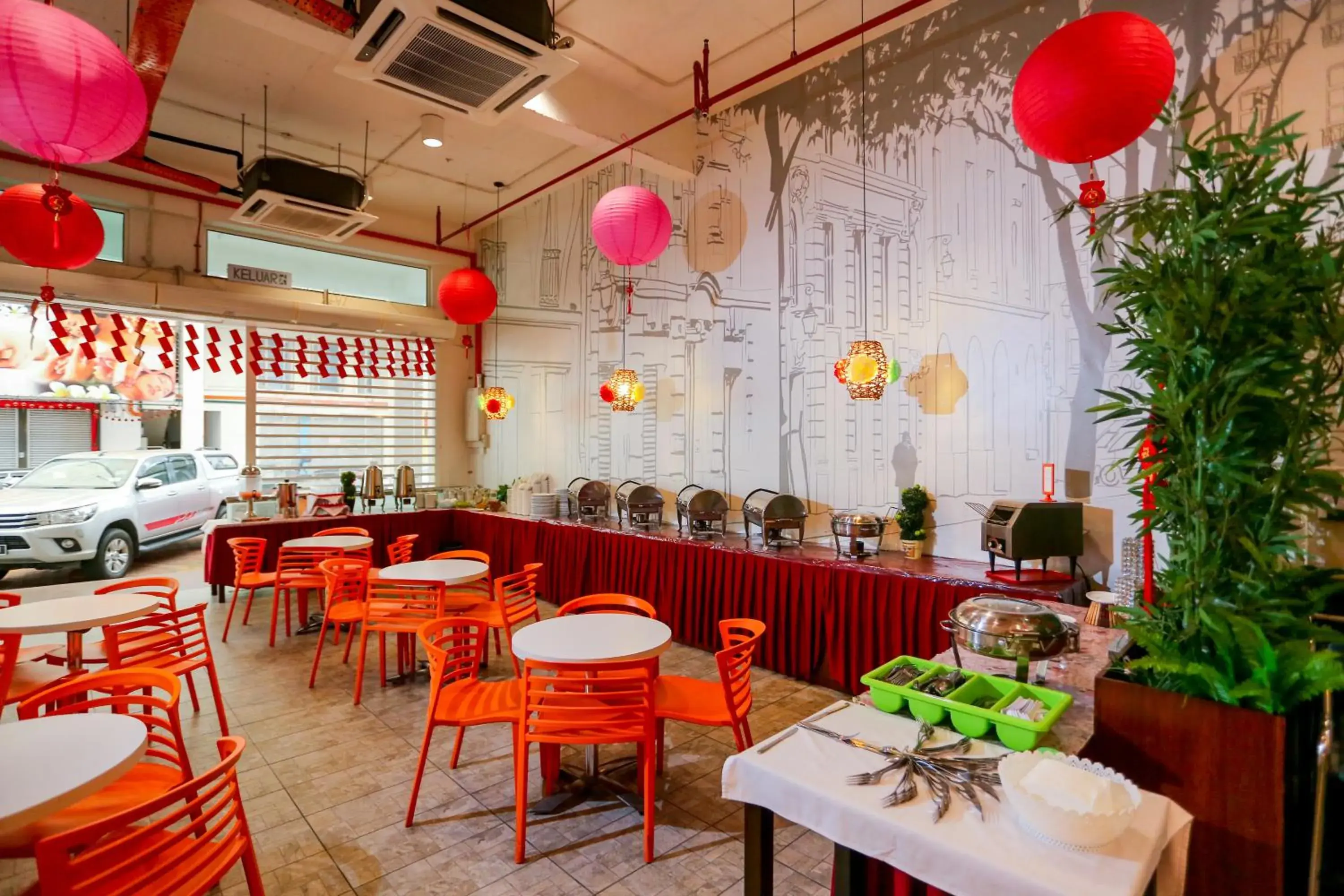 Restaurant/places to eat in The Explorer Hotel Restaurant/places to eat in The Explorer Hotel