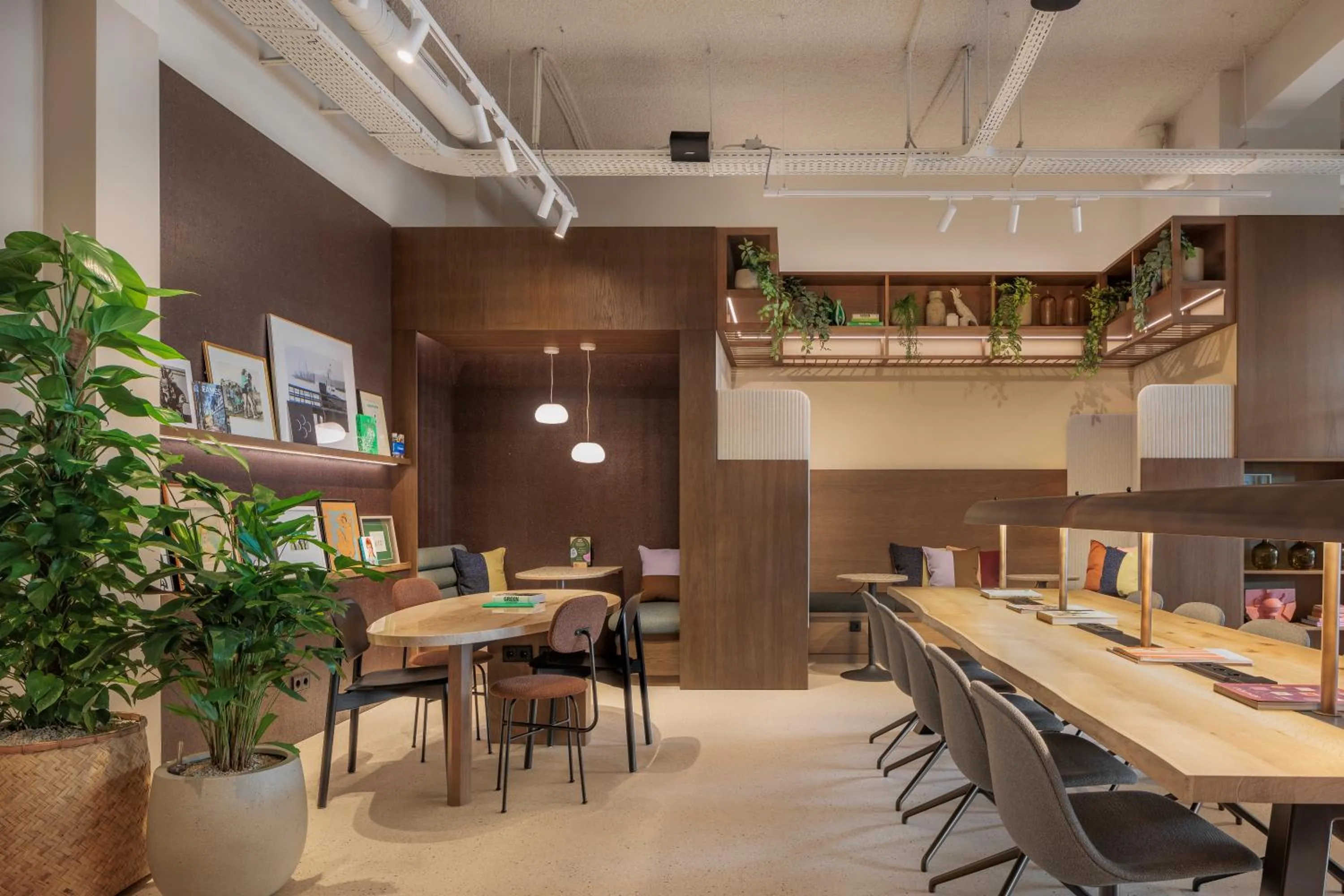 Lobby or reception in The Usual Rotterdam