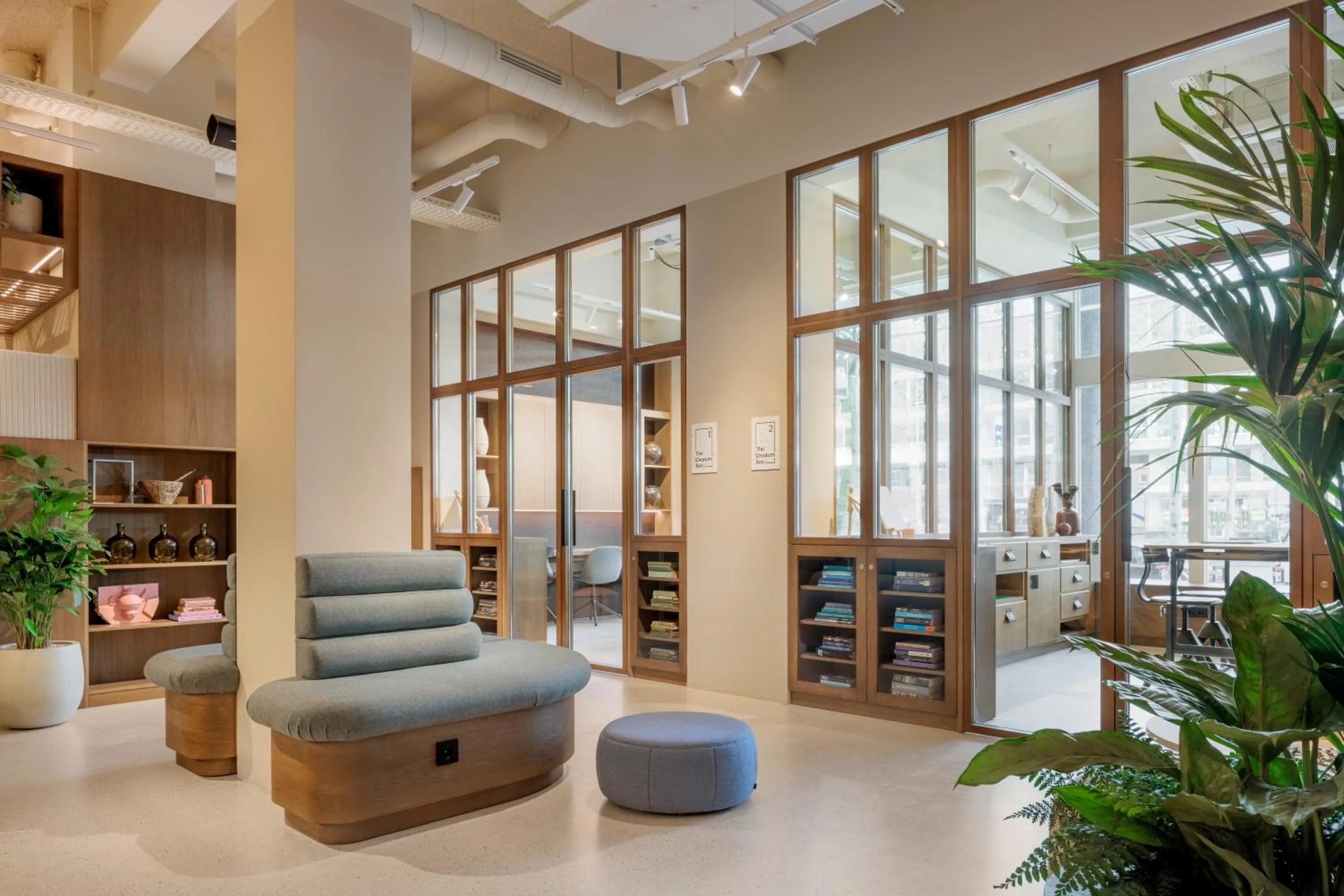 Lobby or reception in The Usual Rotterdam