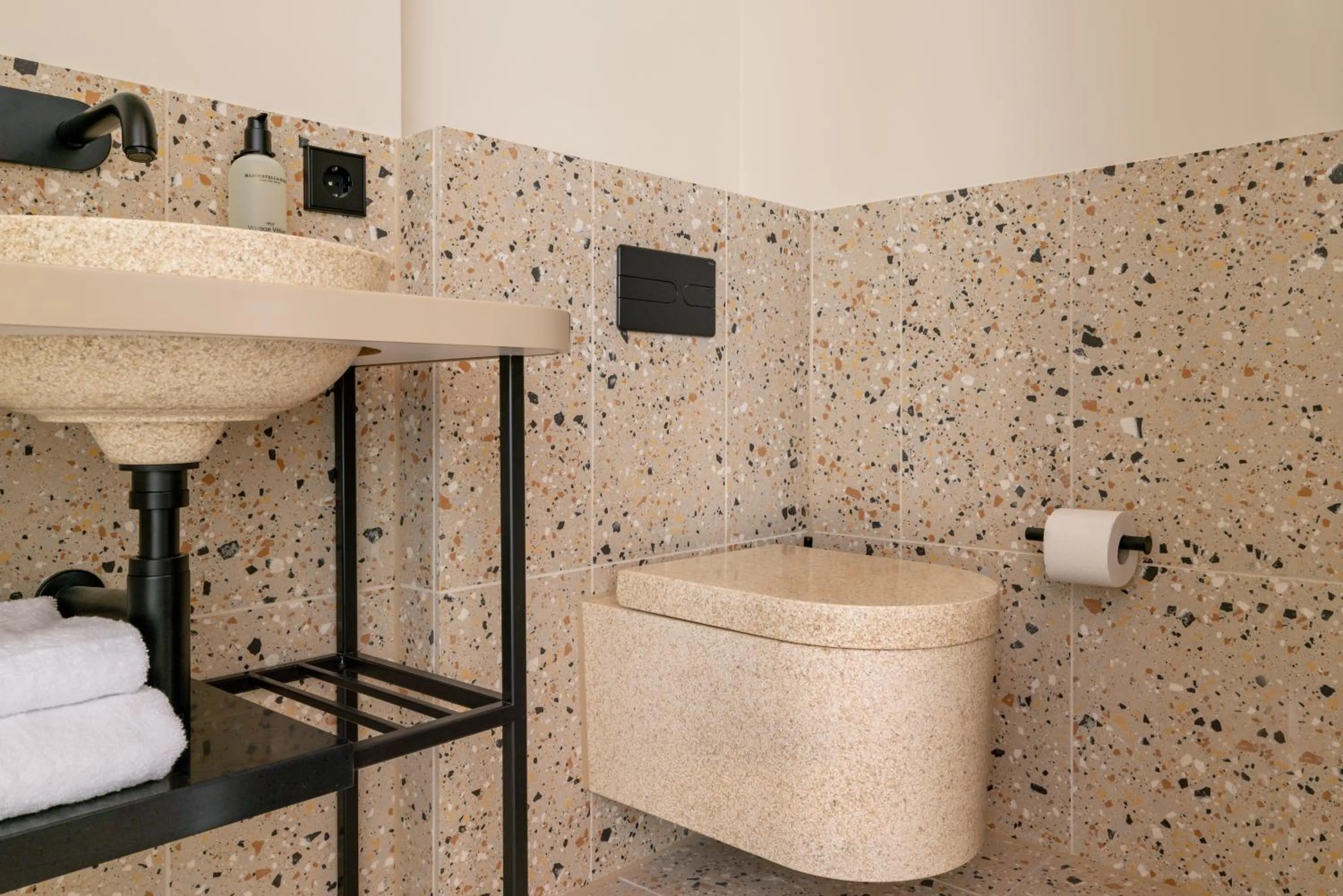 Bathroom, Bed in The Usual Rotterdam