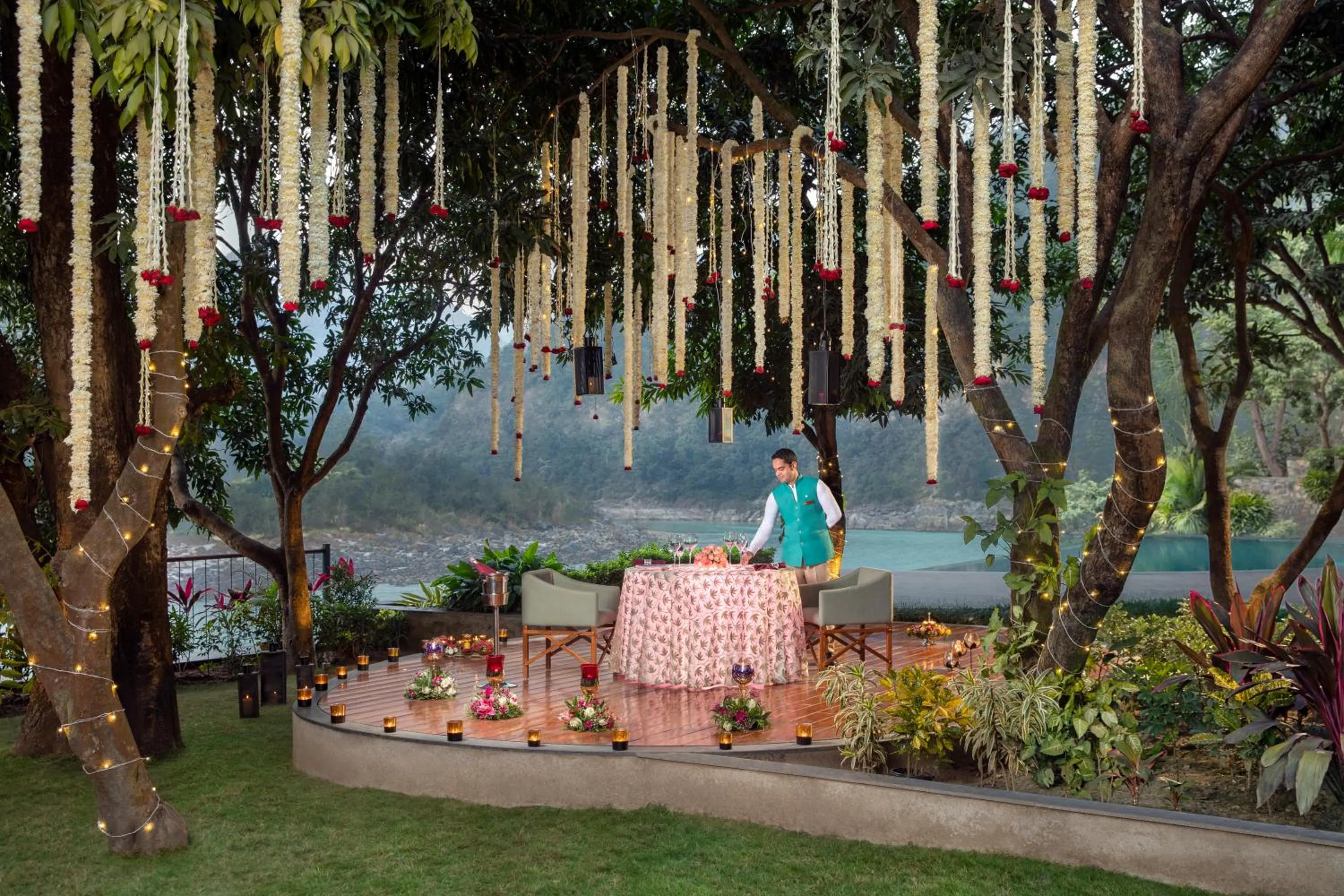 Evening entertainment in Anand Kashi by the Ganges Rishikesh - IHCL Seleqtions