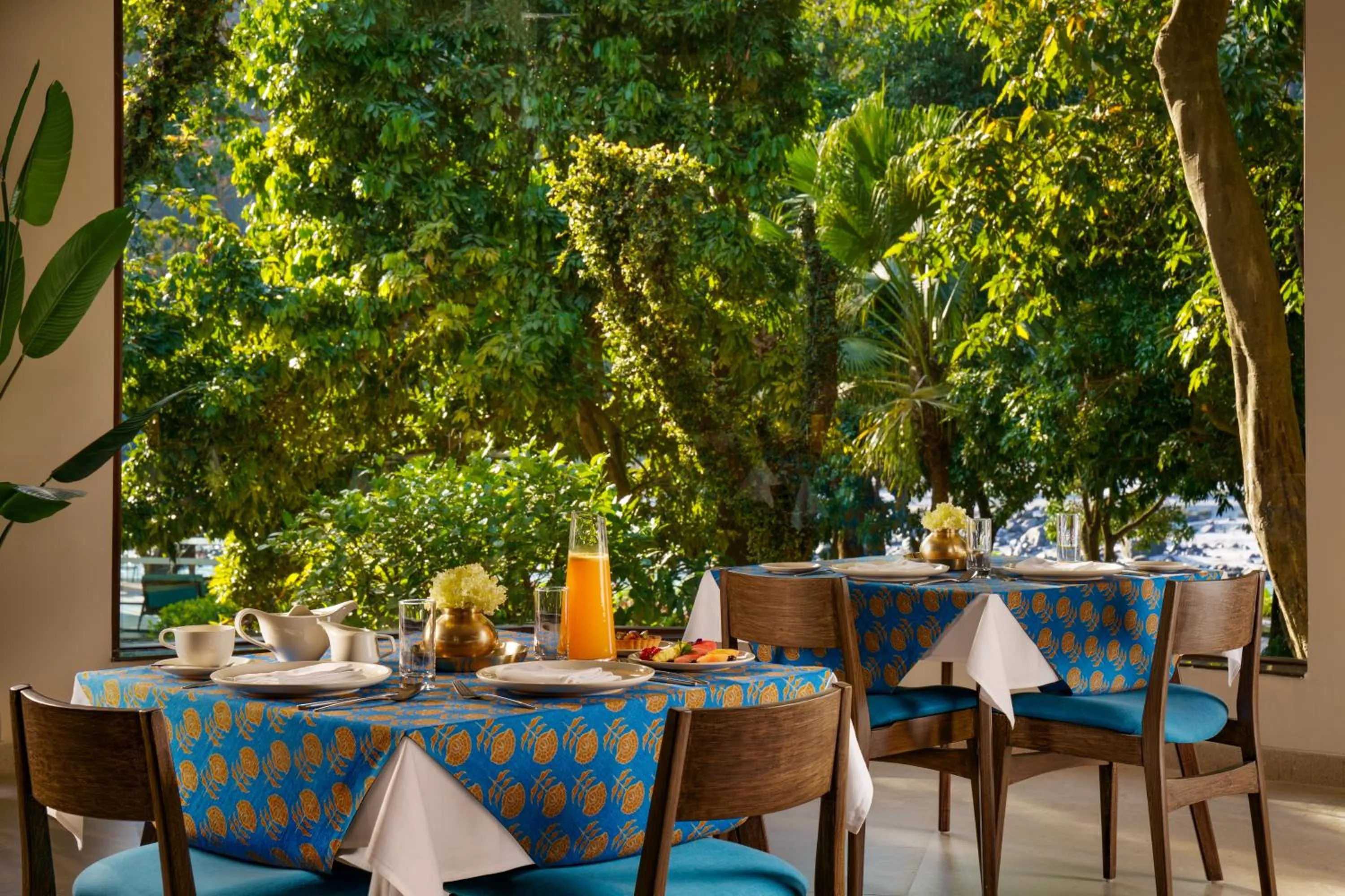 Restaurant/places to eat in Anand Kashi by the Ganges Rishikesh - IHCL Seleqtions