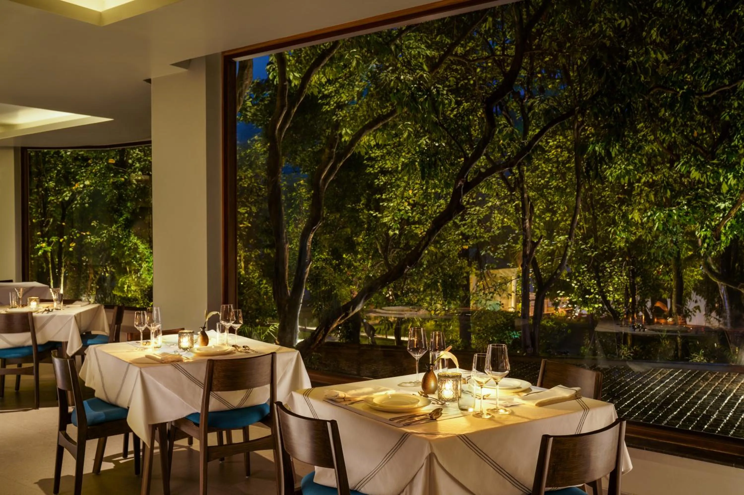 Restaurant/places to eat in Anand Kashi by the Ganges Rishikesh - IHCL Seleqtions