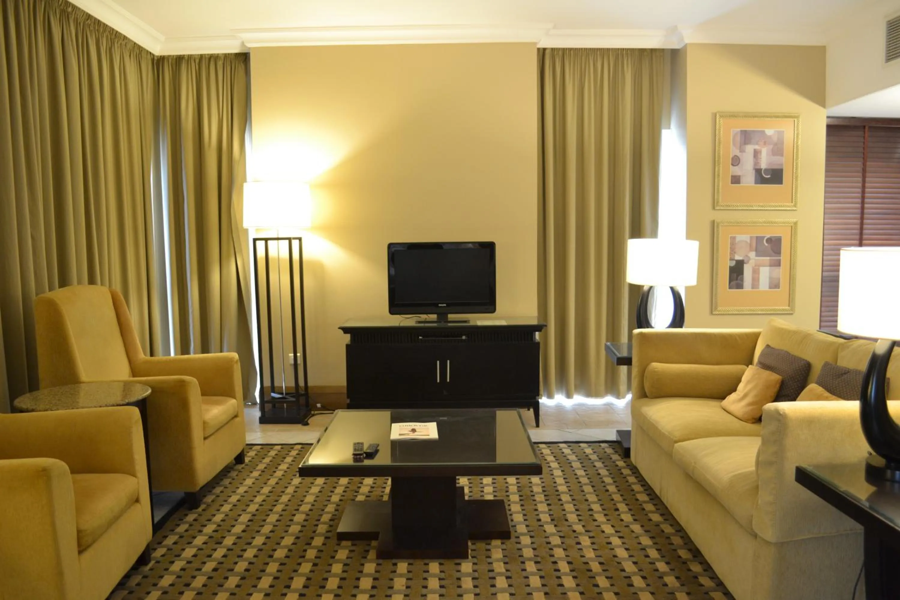 Living room in Sheraton Khalidiya Hotel