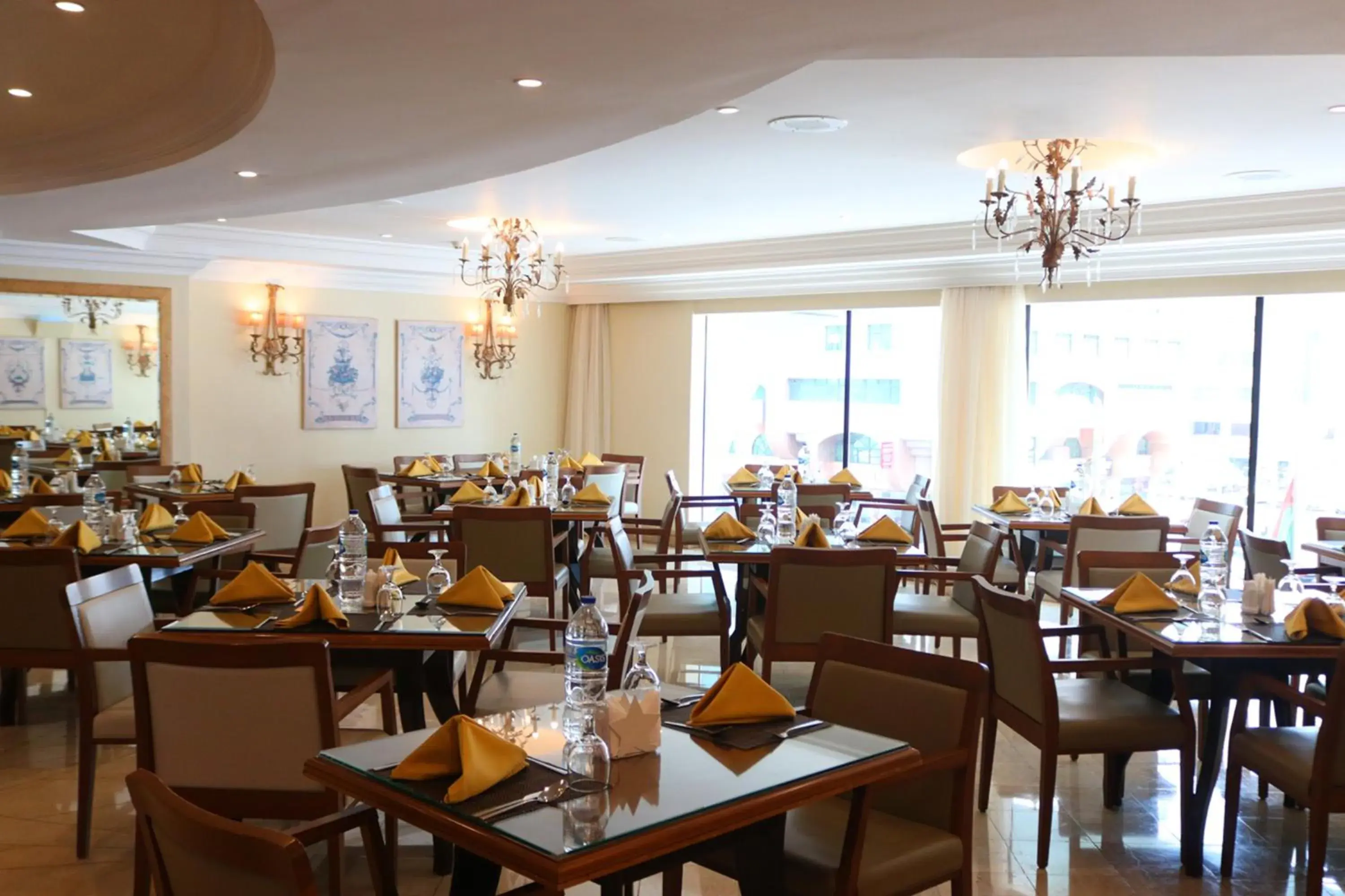 Restaurant/places to eat in Sheraton Khalidiya Hotel Restaurant/places to eat in Sheraton Khalidiya Hotel