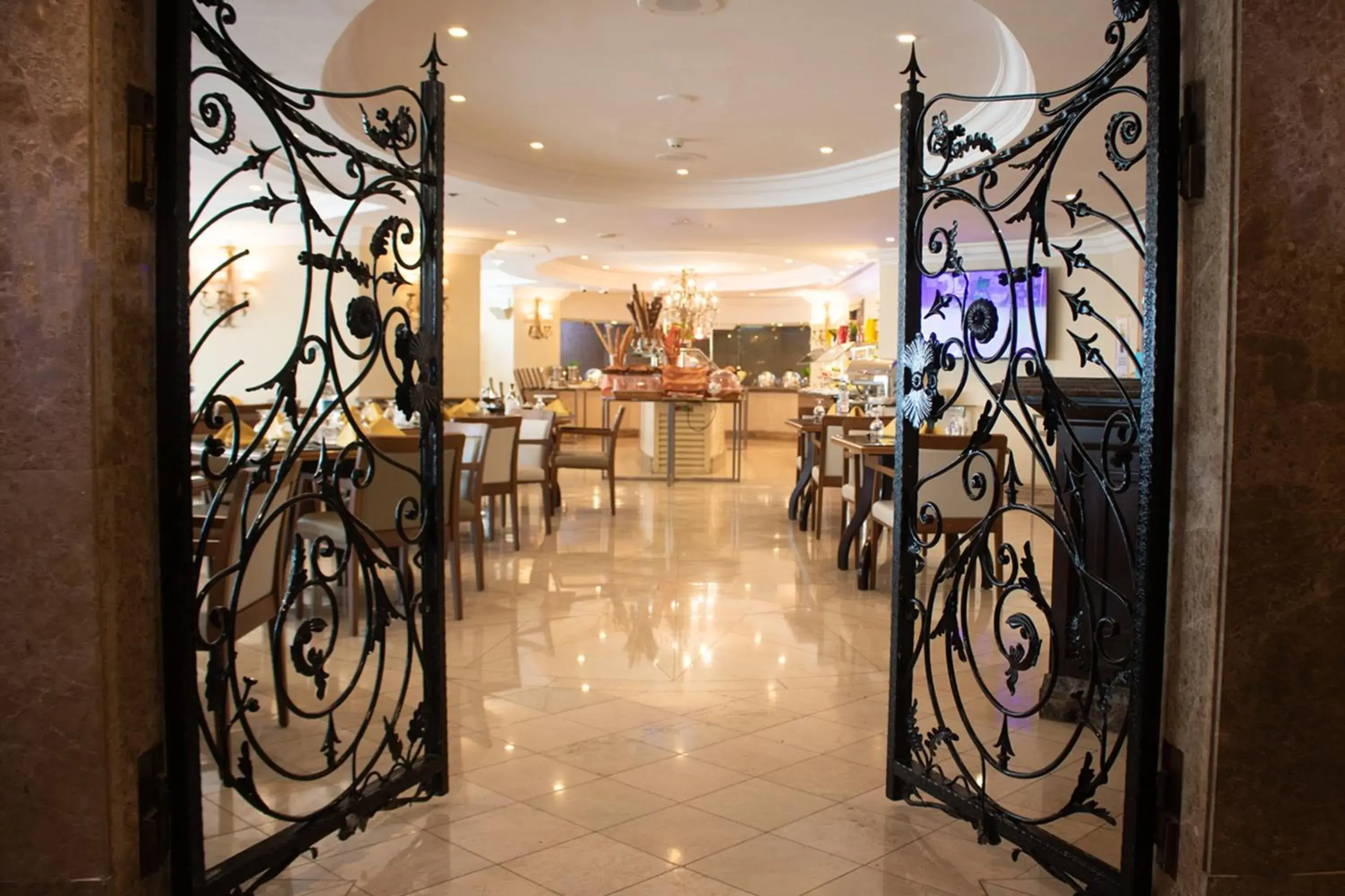 Restaurant/places to eat in Sheraton Khalidiya Hotel Restaurant/places to eat in Sheraton Khalidiya Hotel