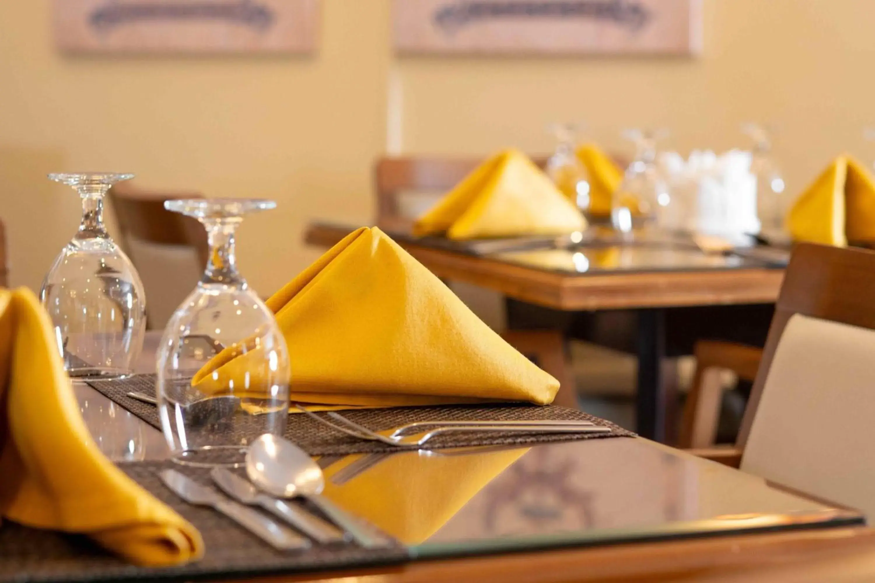 Restaurant/places to eat in Sheraton Khalidiya Hotel Restaurant/places to eat in Sheraton Khalidiya Hotel